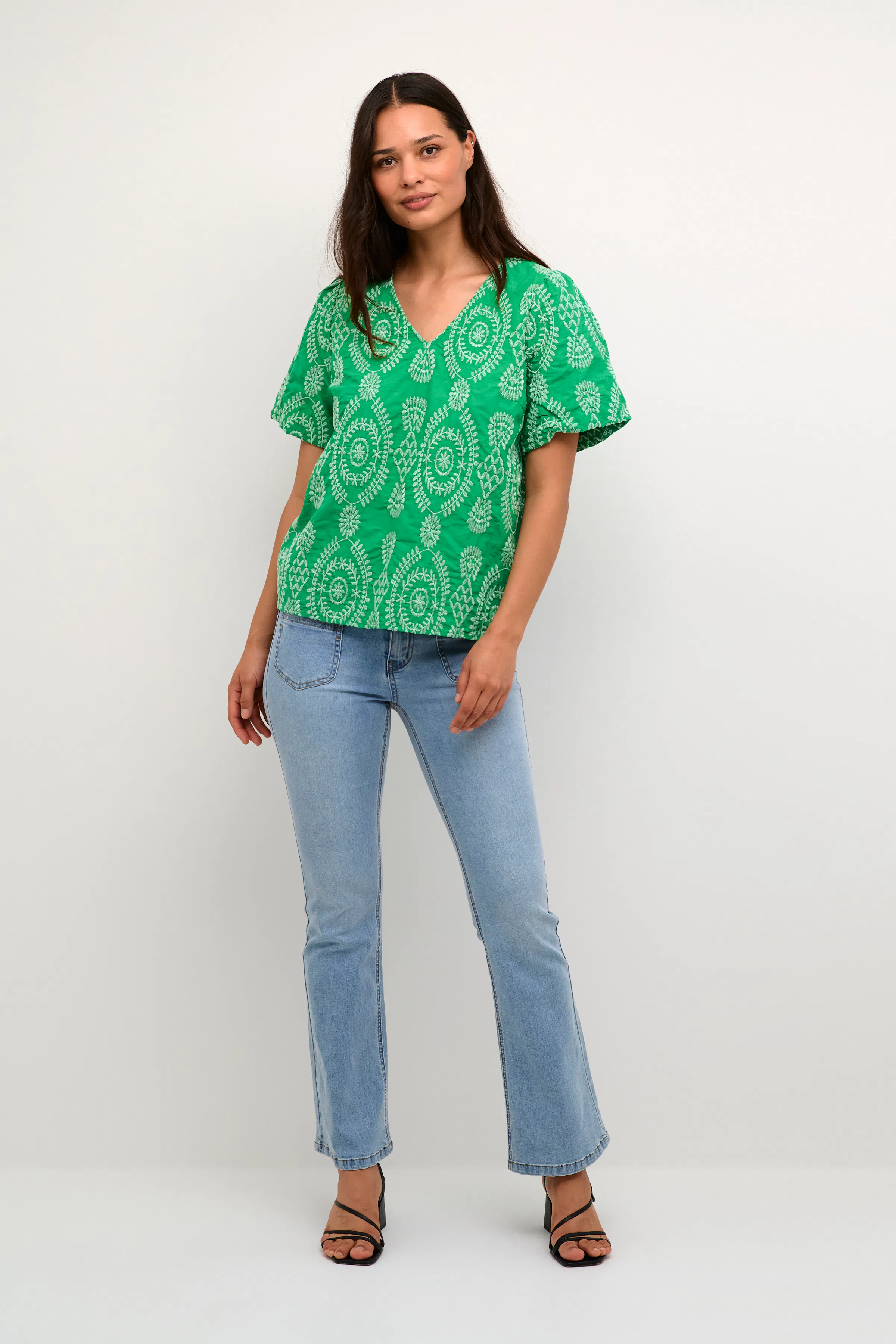 CUtia Bluse med broderi LOOKBOOK FRONT 50108523-165932