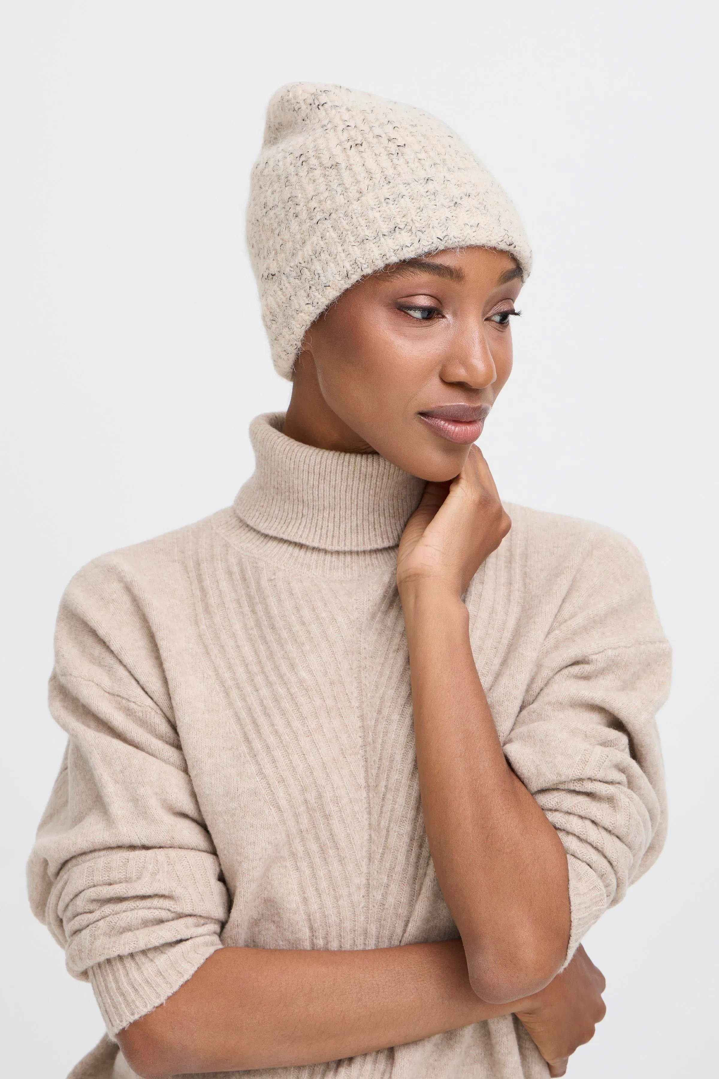 IALIINA Hatt LOOKBOOK FRONT 20124393-1243011