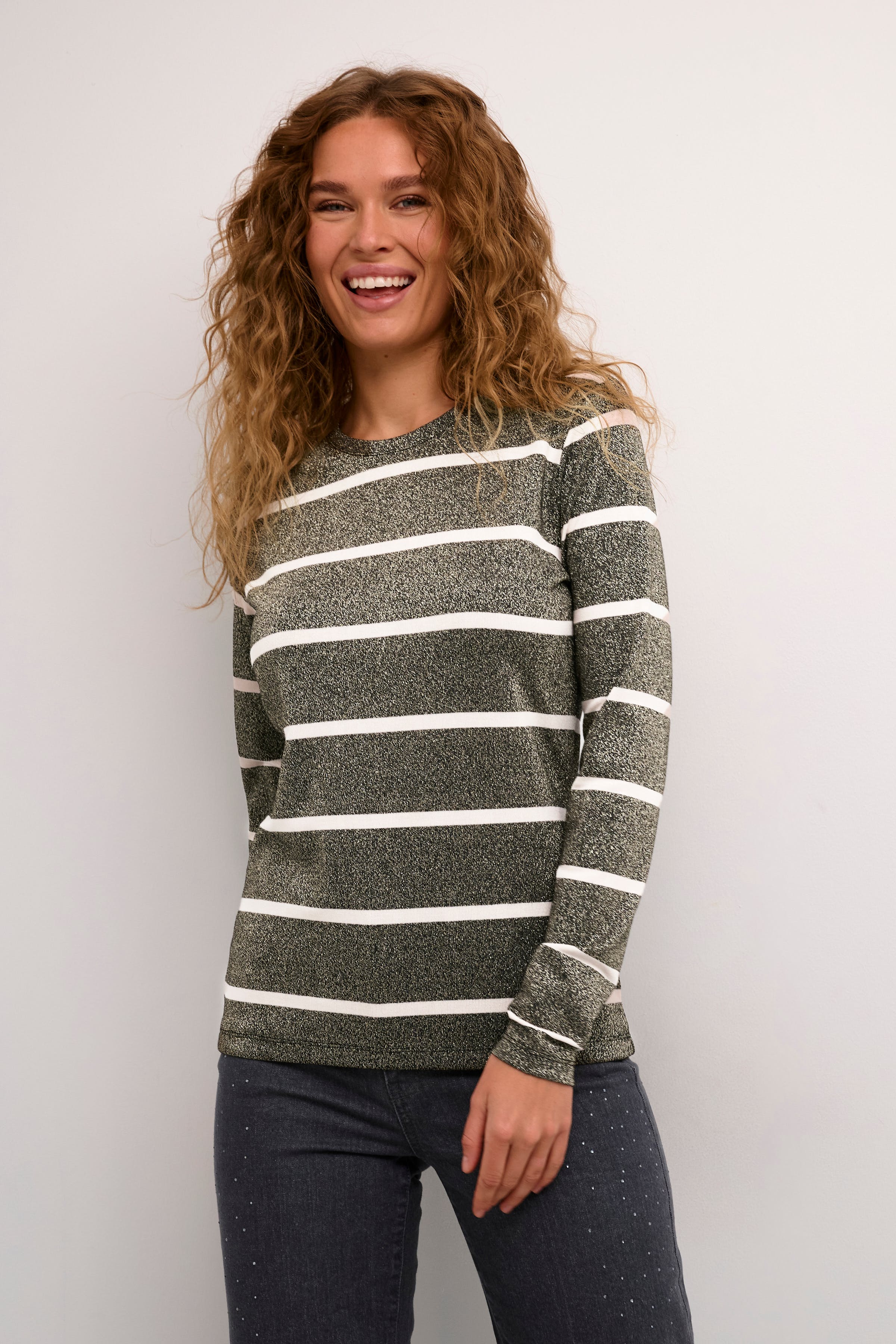 CUlura Glitter Blouse LOOKBOOK FRONT 50111325-106756