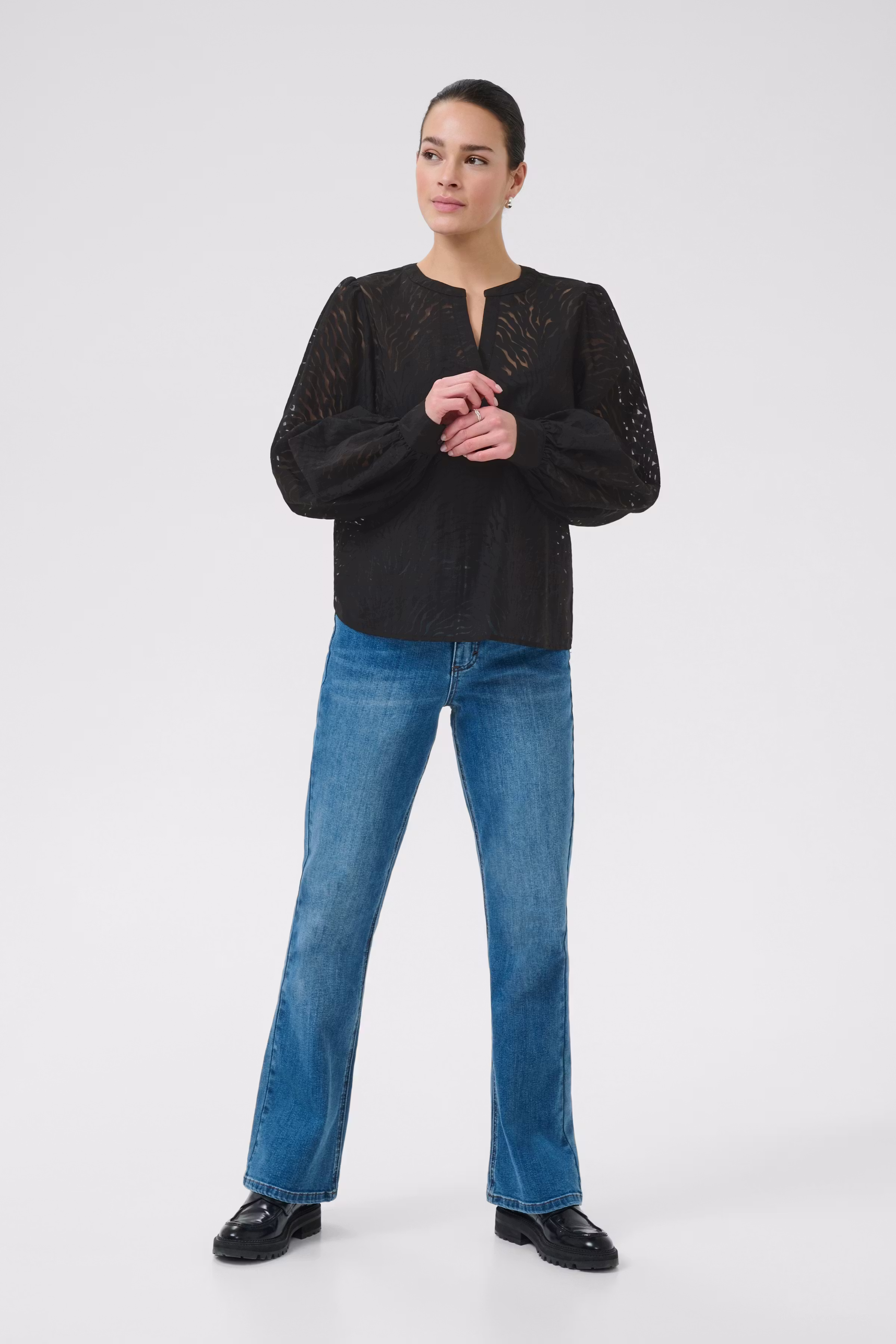 KAvivian Bluse LOOKBOOK FRONT 10510622-100121