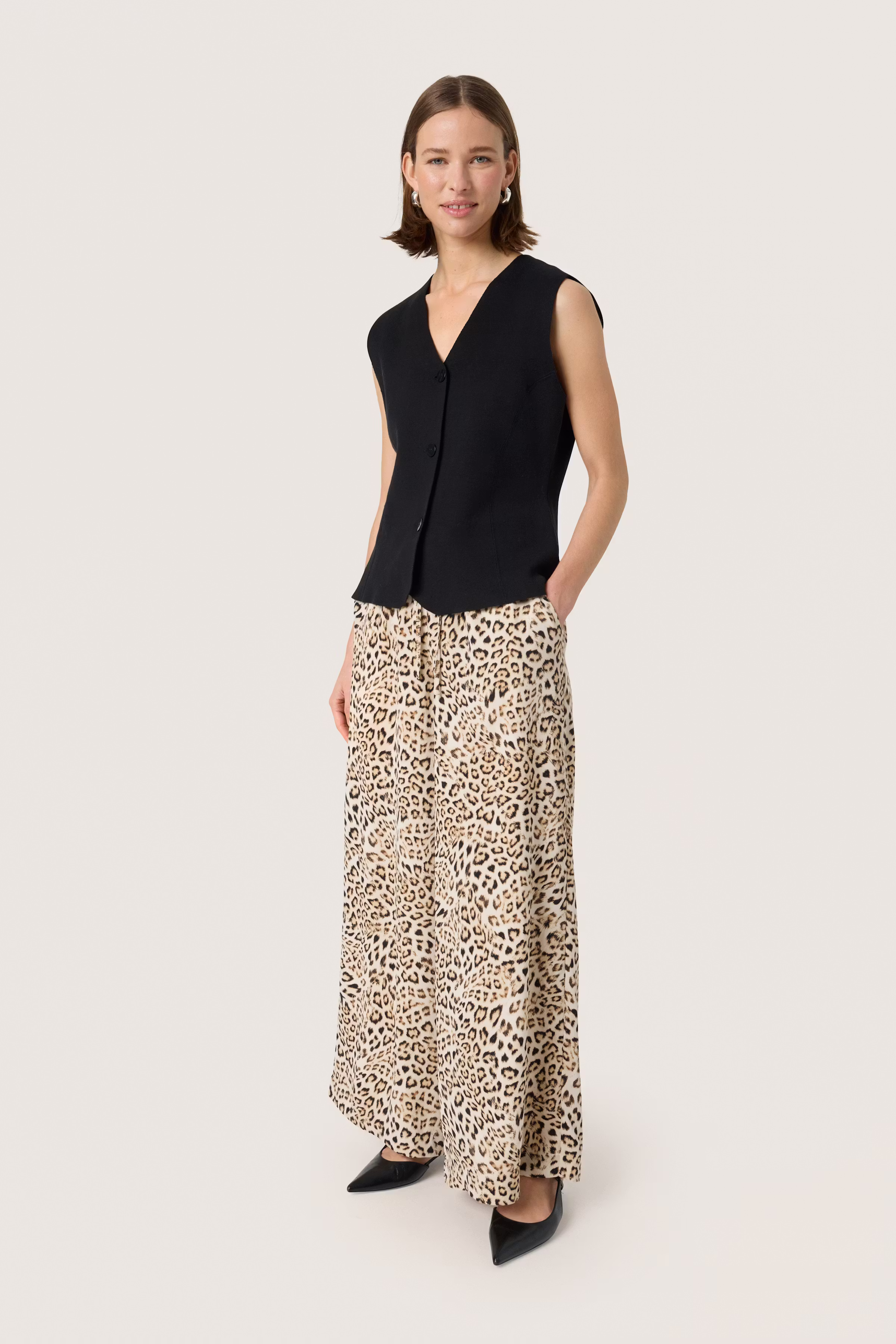 SLShirley Trousers LOOKBOOK FRONT 30408449-303941