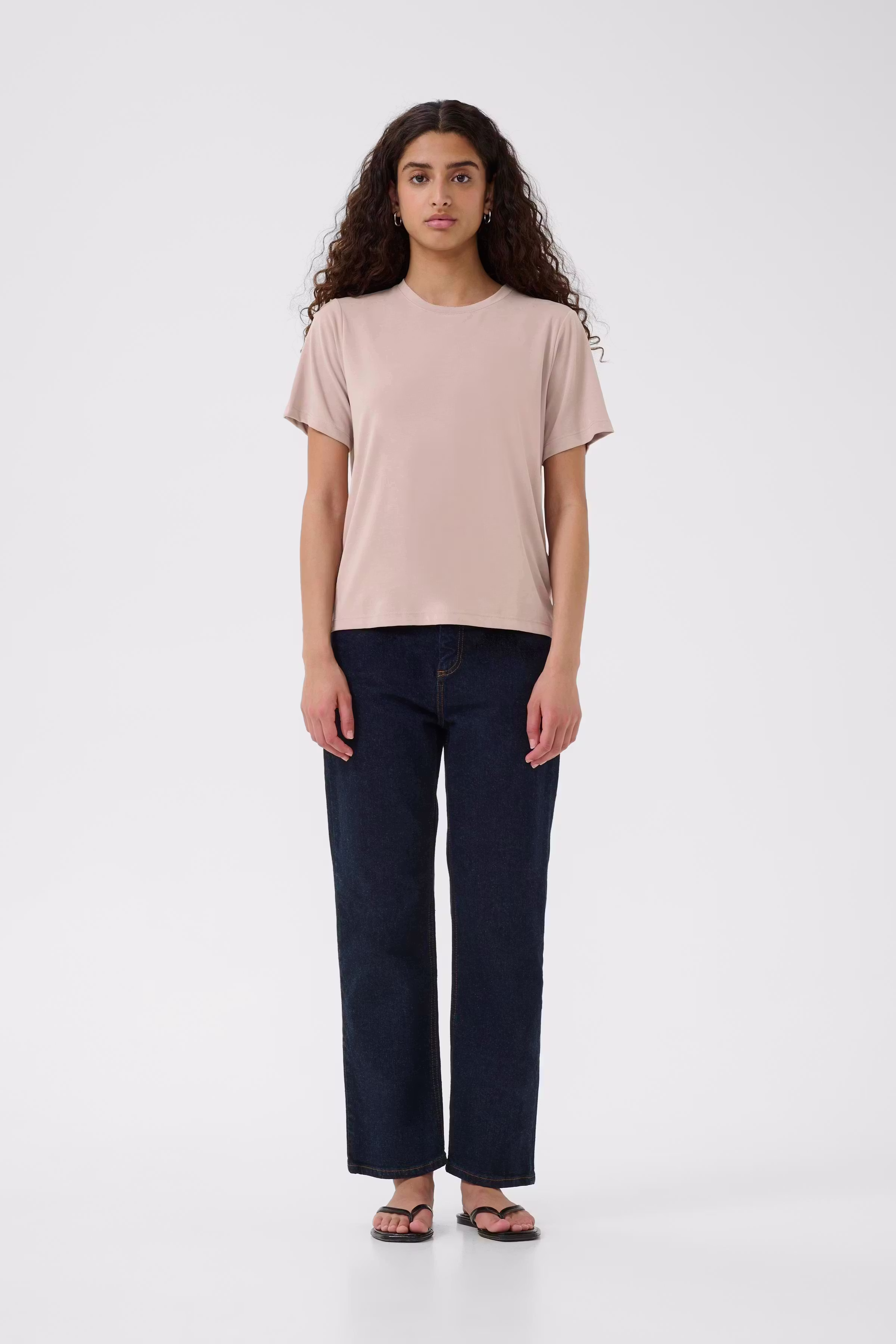 LilianaIW Base T-shirt LOOKBOOK FRONT 30109354-151506