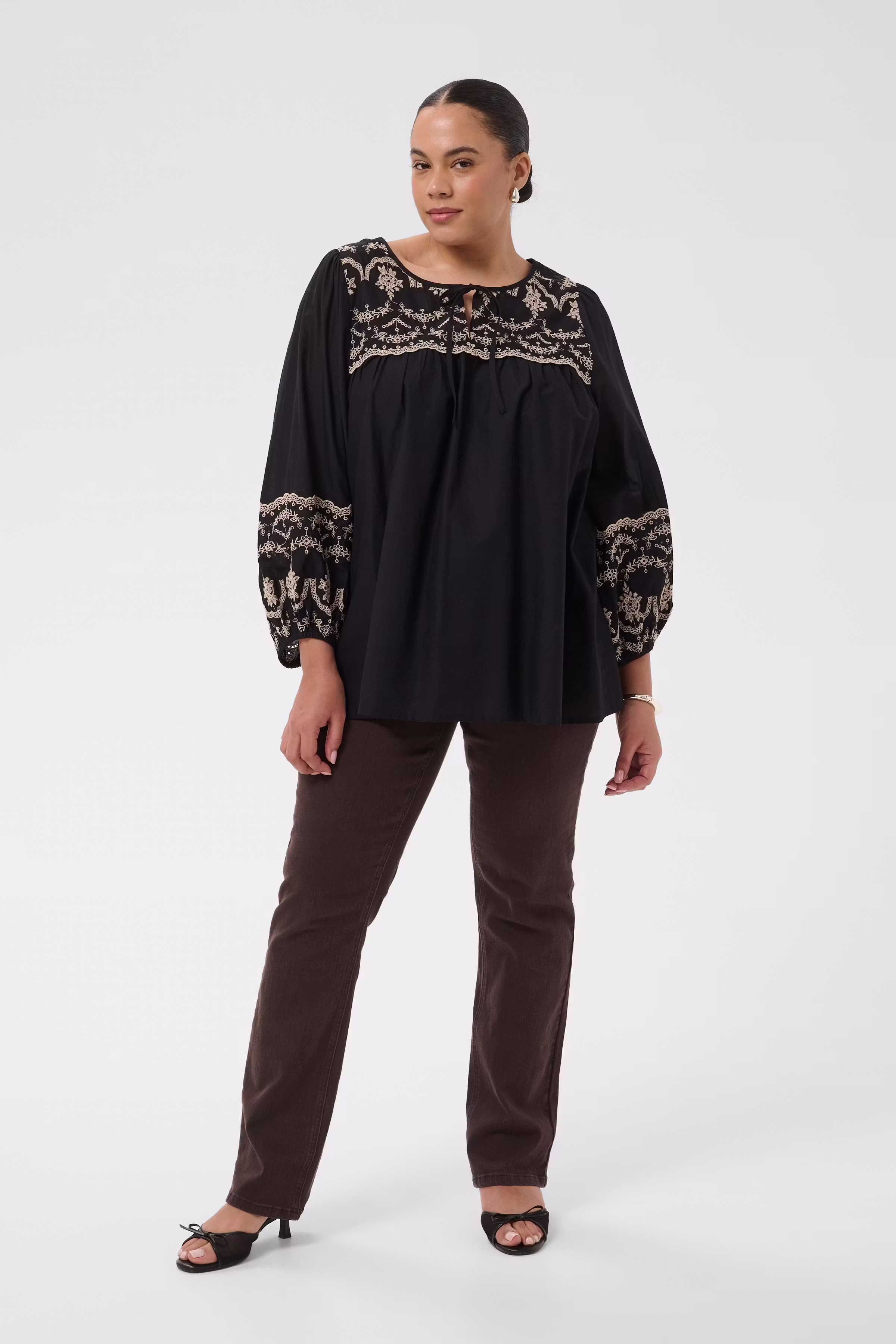 KCkit Bluse LOOKBOOK FRONT 10584241-100121