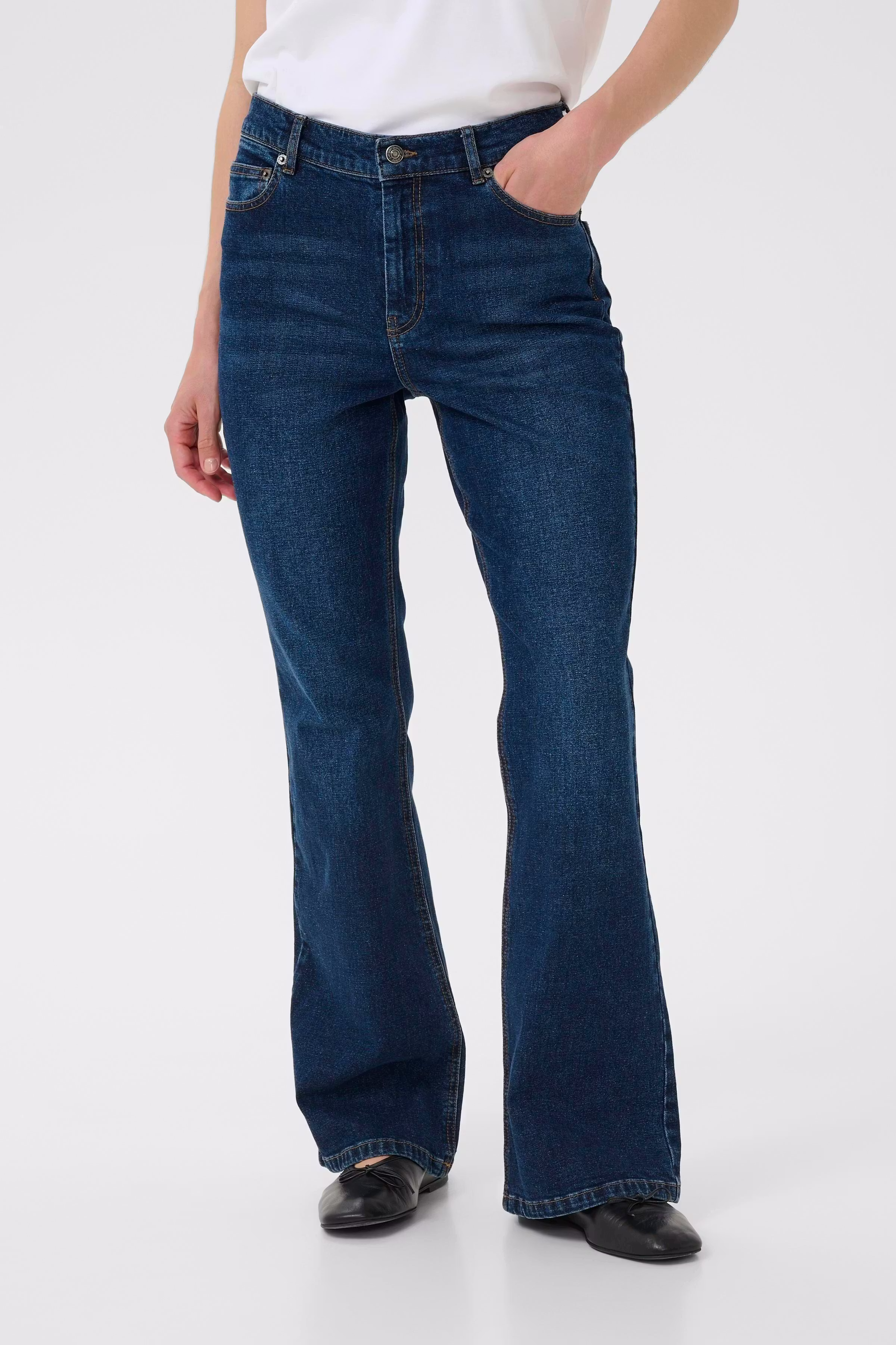 NanaIW Bootcut Jeans LOOKBOOK FRONT 30110971-304092
