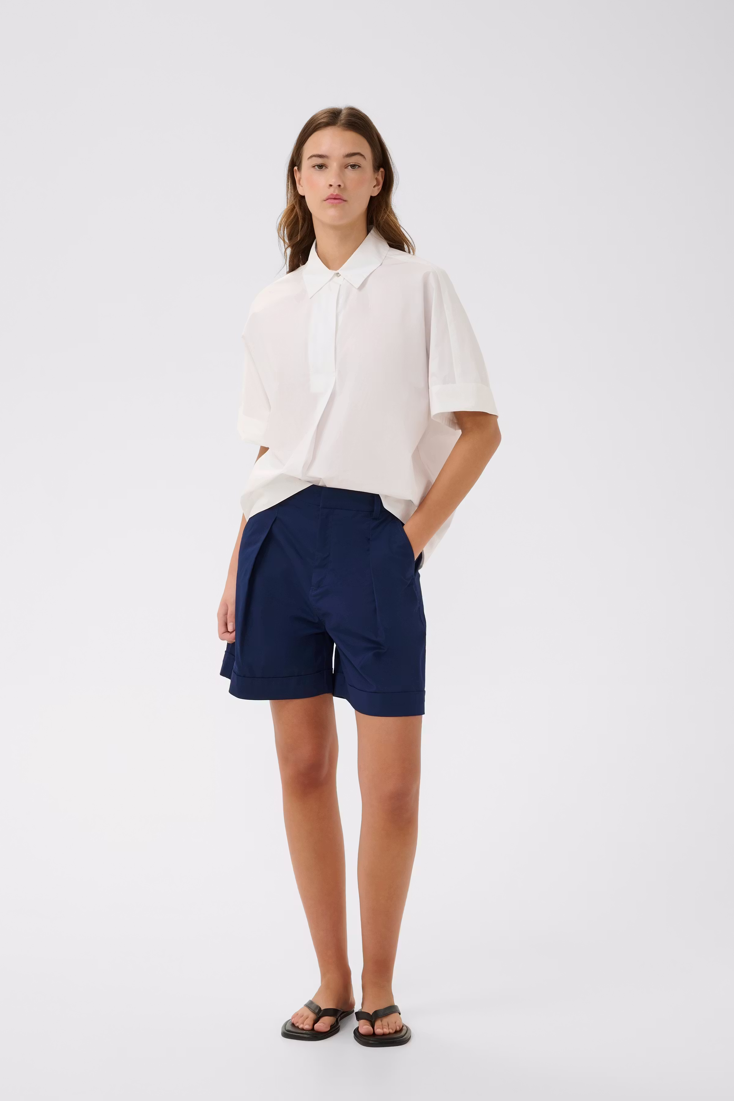 ELVIA Shorts LOOKBOOK FRONT 30112529-193831