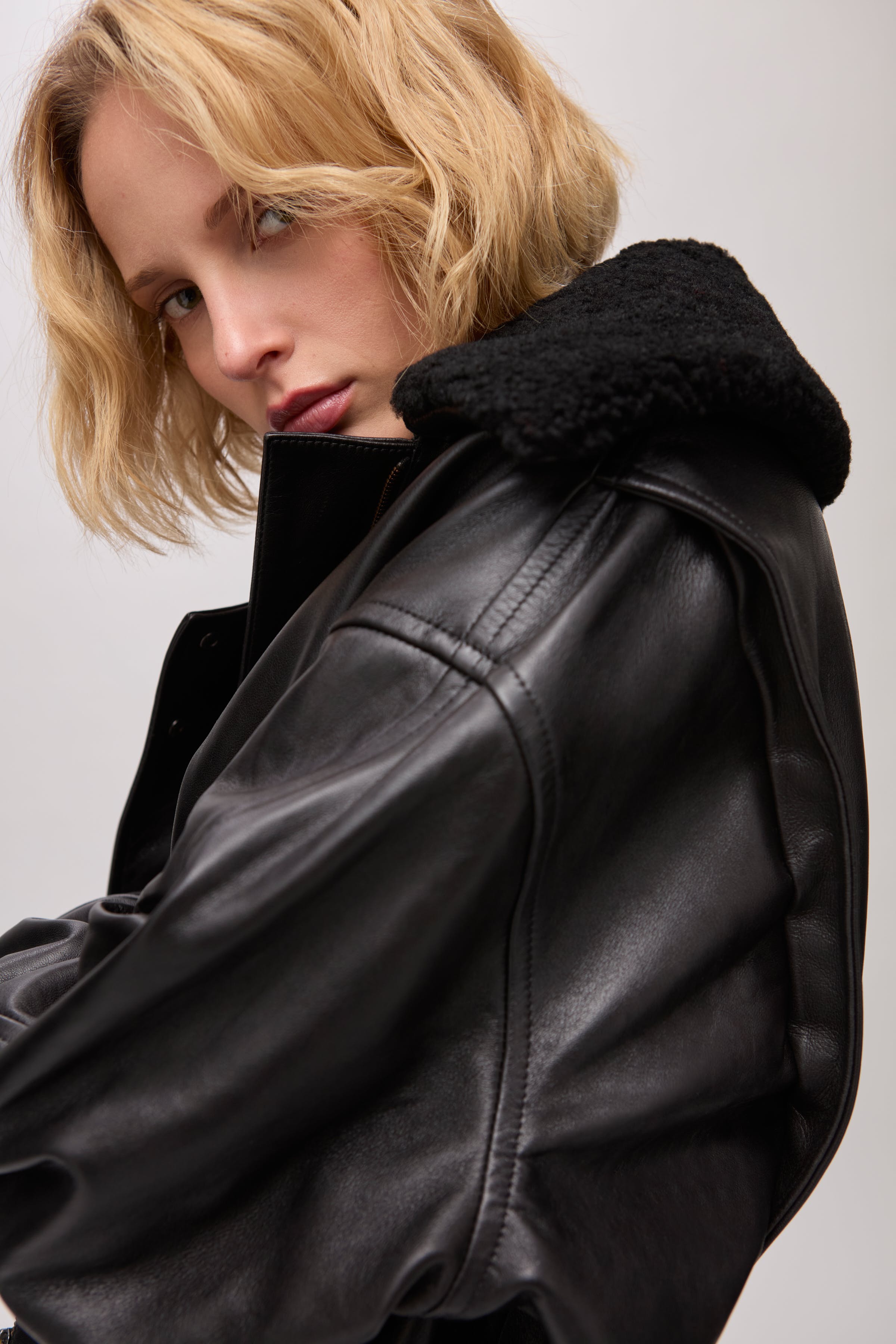 IOLaila Outerwear LOOKBOOK FRONT 30600079-BK999