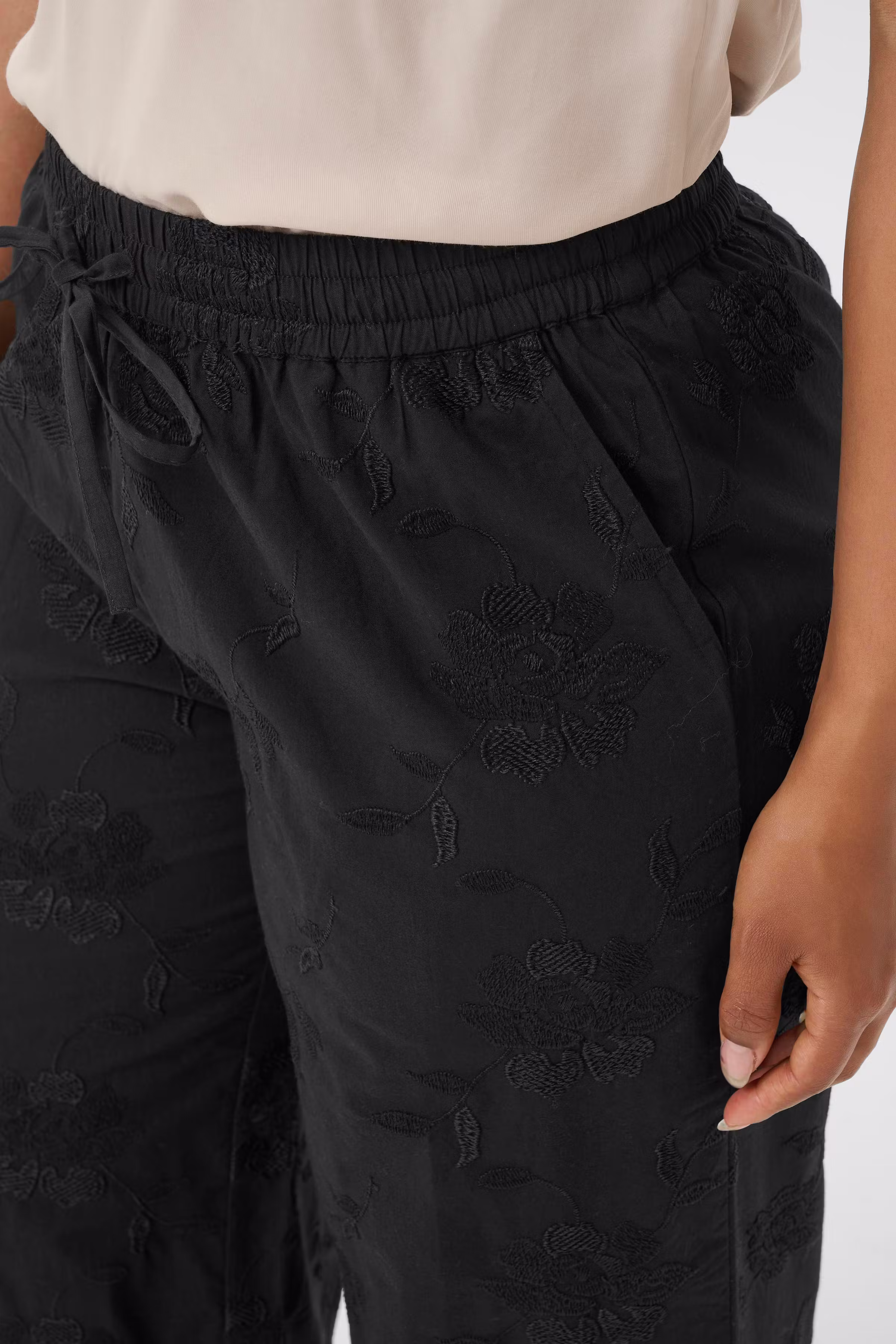 CRAnais Hose LOOKBOOK DETAIL 10614318-100120