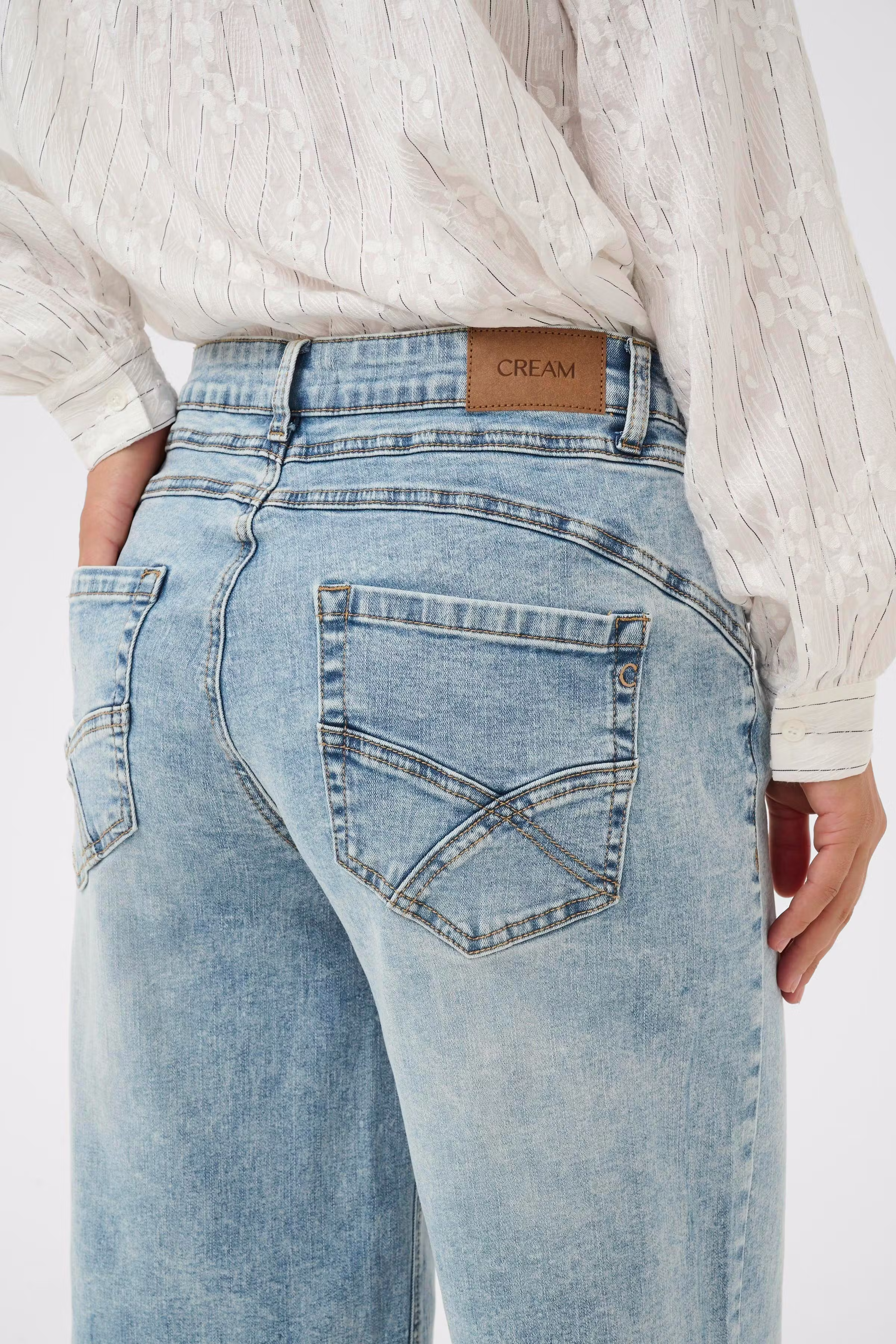 CRJoani Shorts LOOKBOOK DETAIL 10614570-107200