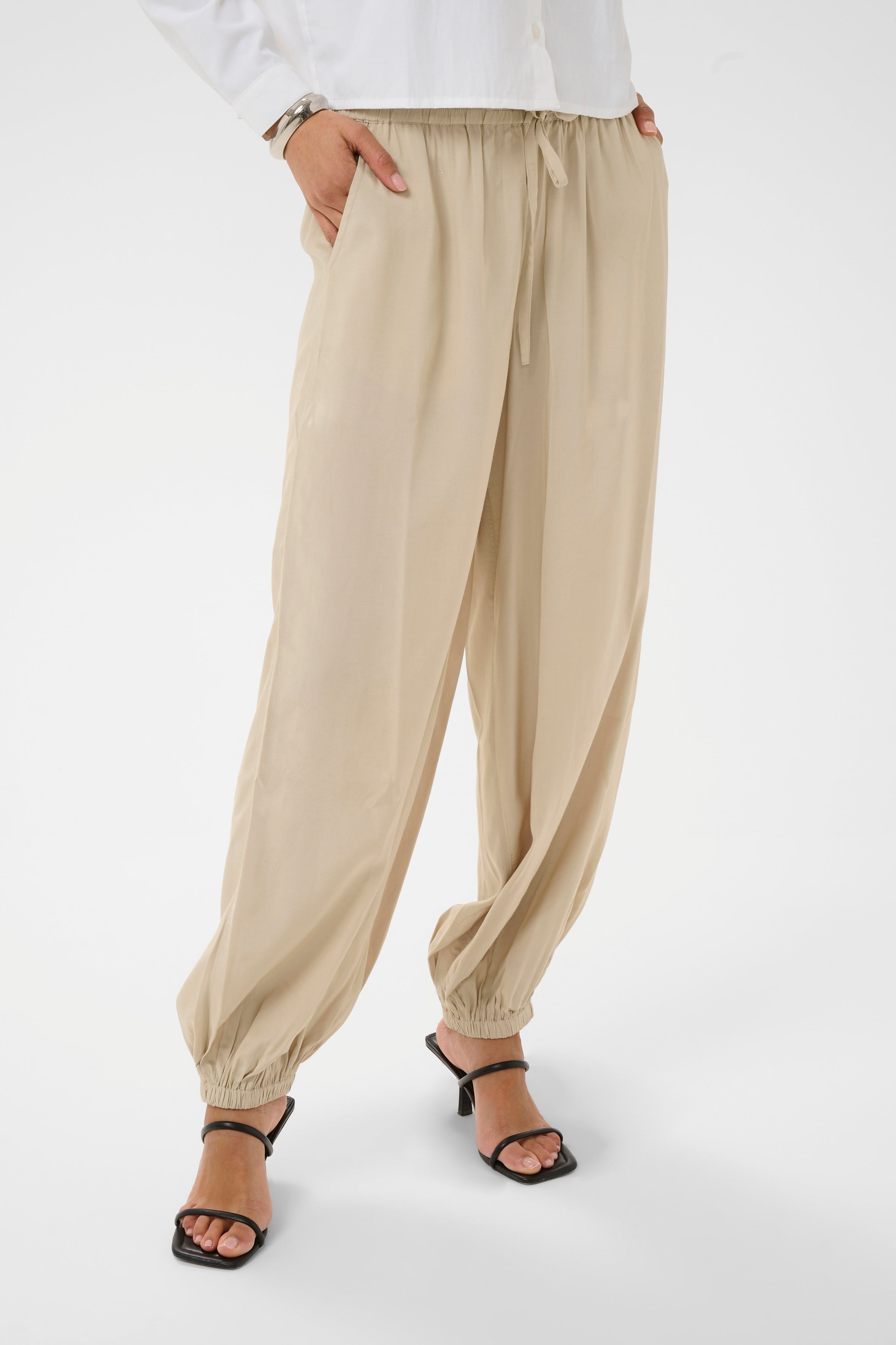 KAbella Bukser LOOKBOOK FRONT 10511523-151305