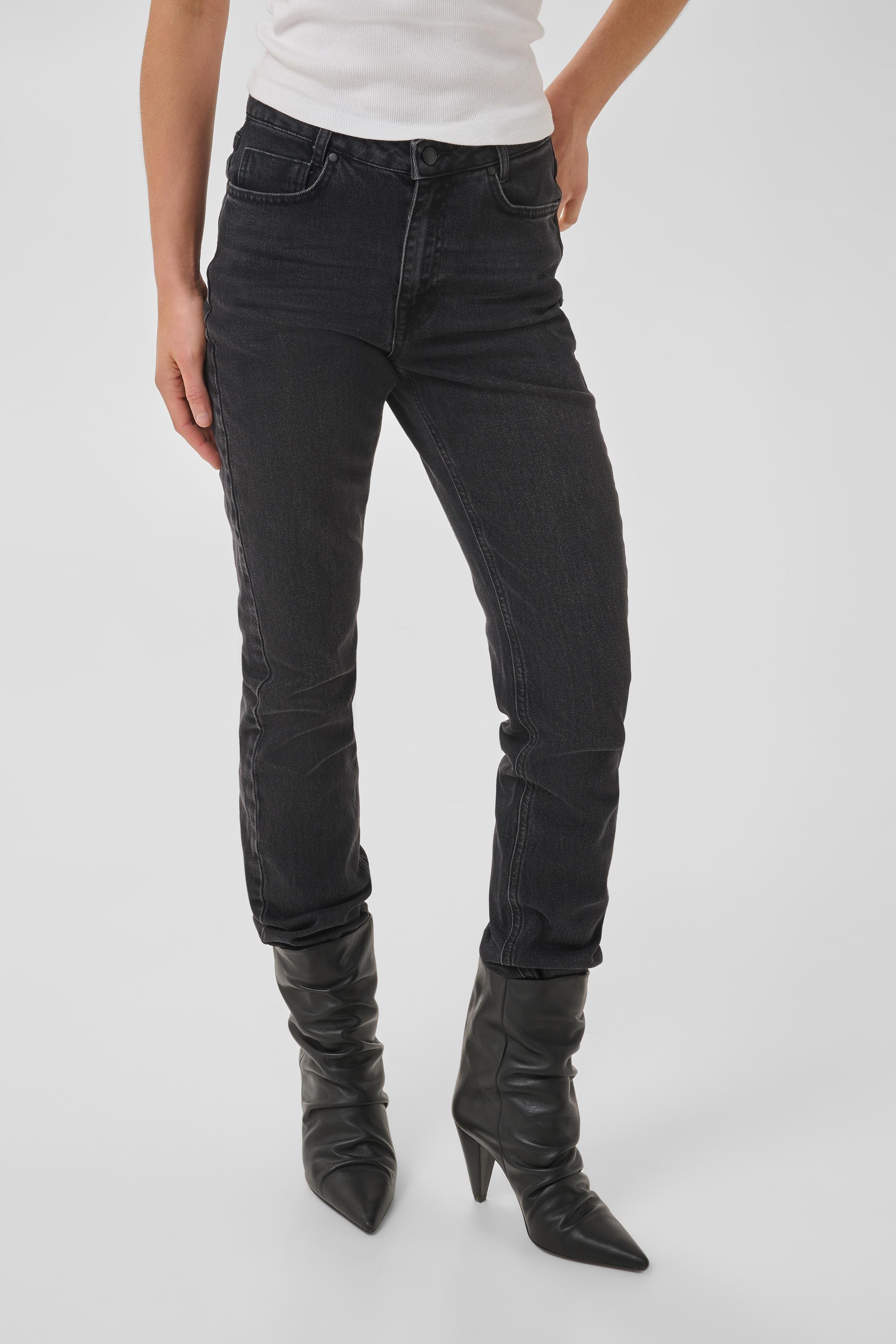07 THE ISA HIGH STRAIGHT JEANS LOOKBOOK FRONT 10705264-100070