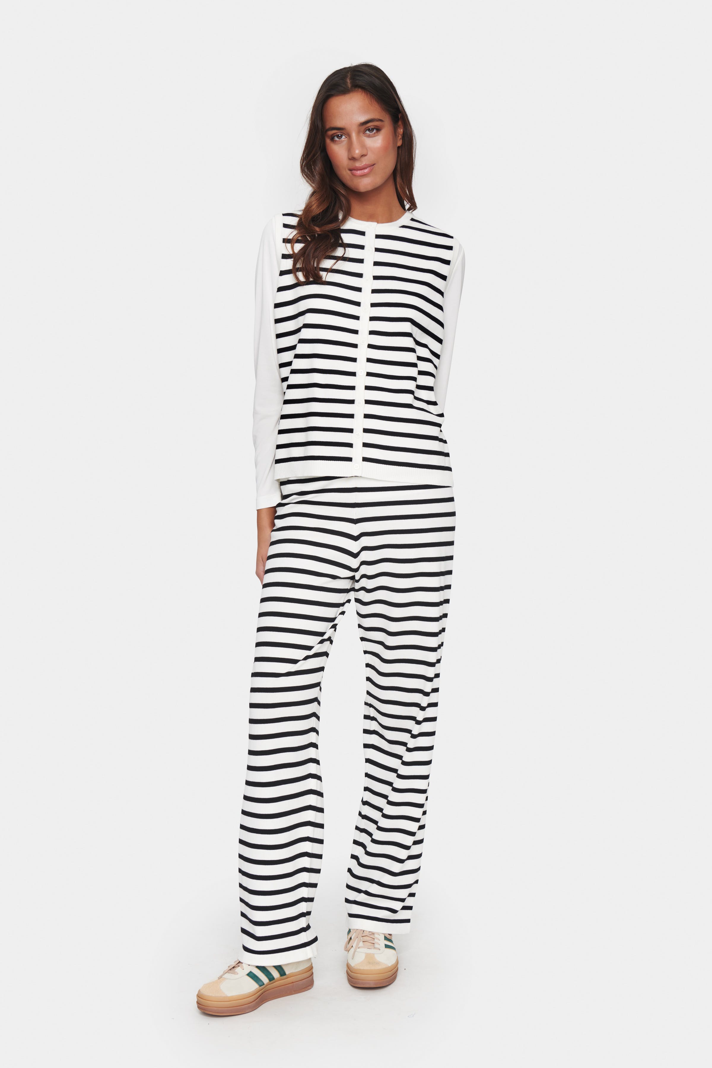 MilaSZ Cardigan LOOKBOOK FRONT 30513560-110605