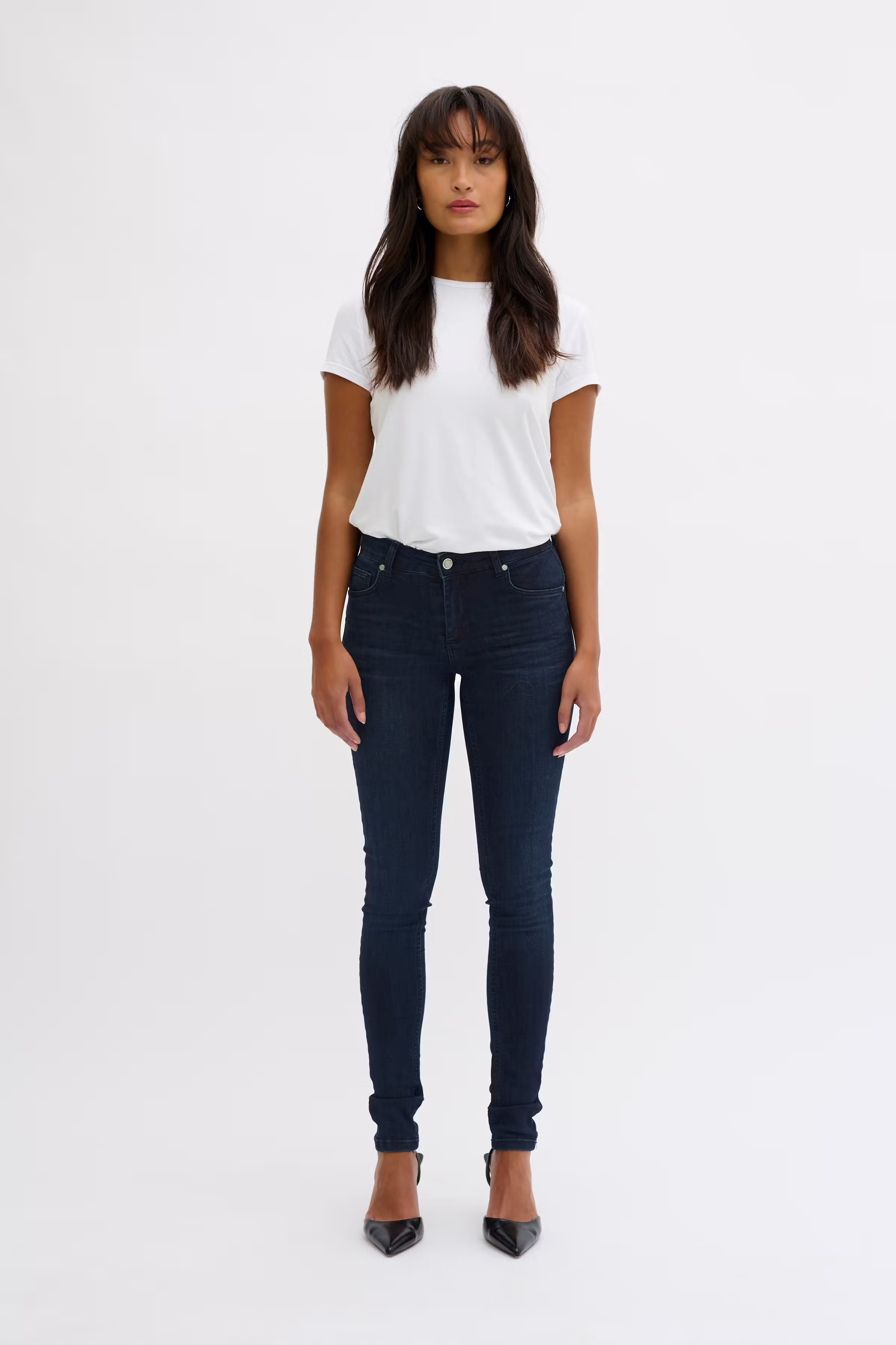 32 THE CELINA 100 SLIM LOOKBOOK FRONT 10703568-100061