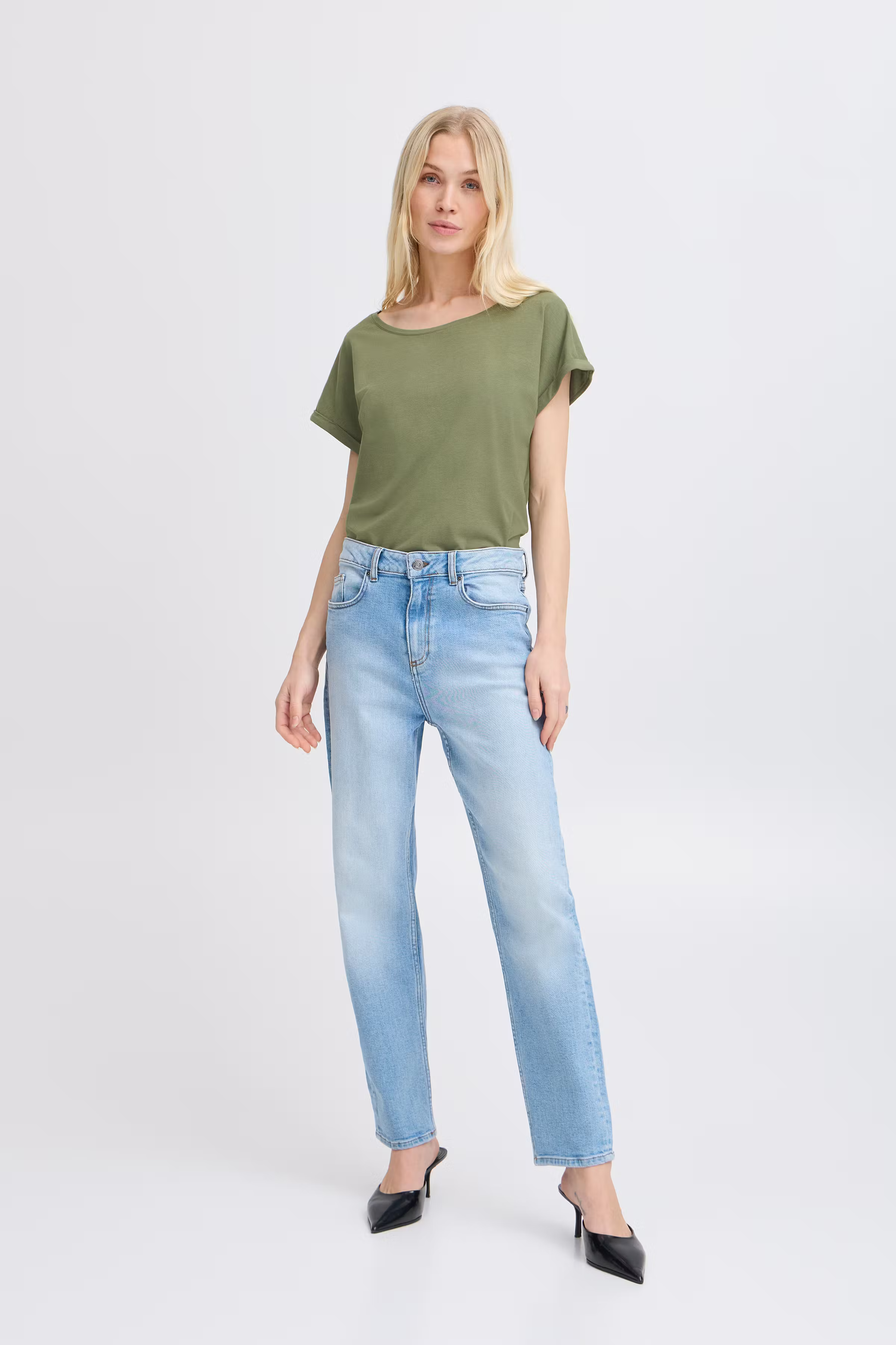 BYPamila T-shirt LOOKBOOK FRONT 20804205-180420