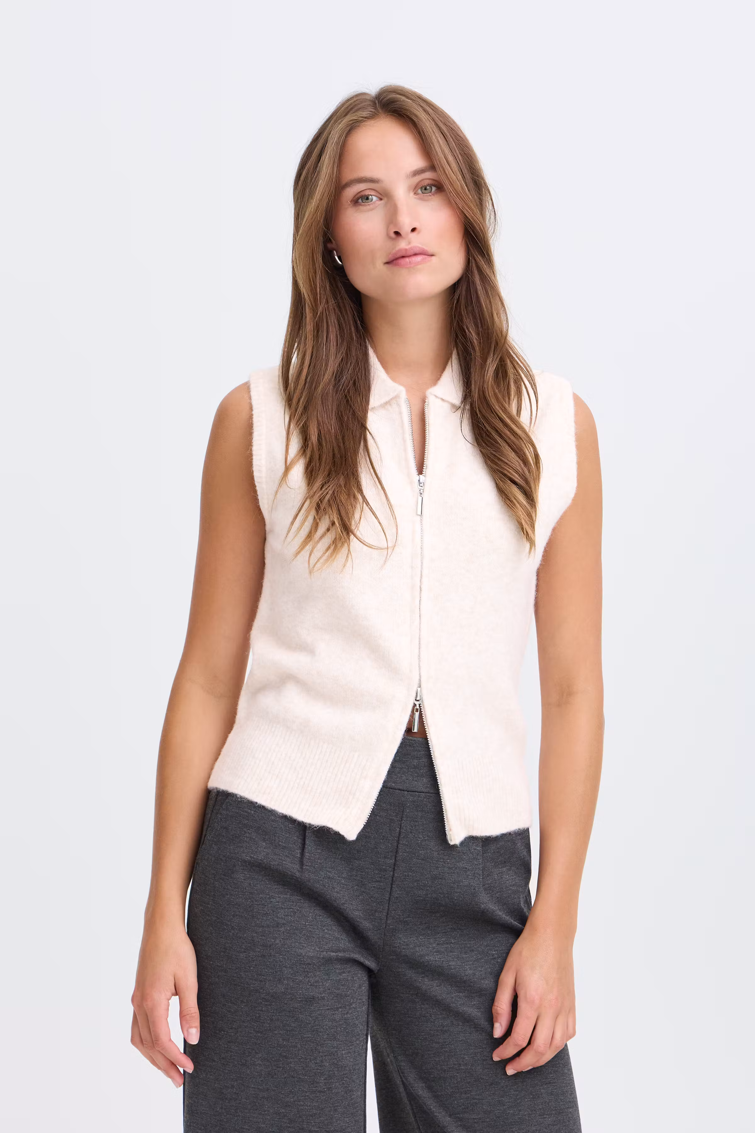 BYOMEA Strikket vest LOOKBOOK FRONT 20819113-1309051