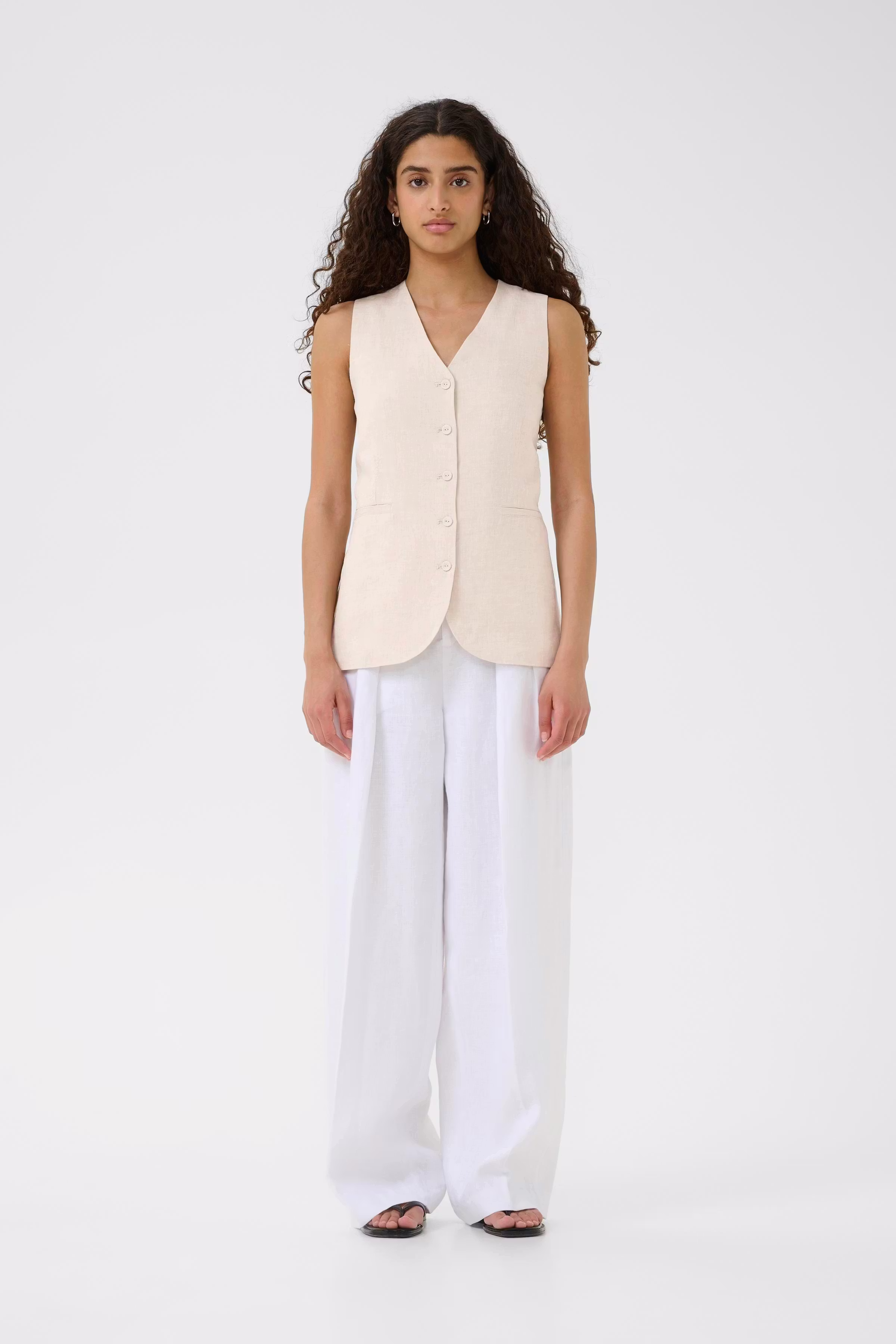 FaridaIW Linen Waistcoat LOOKBOOK FRONT 30110439-1304031