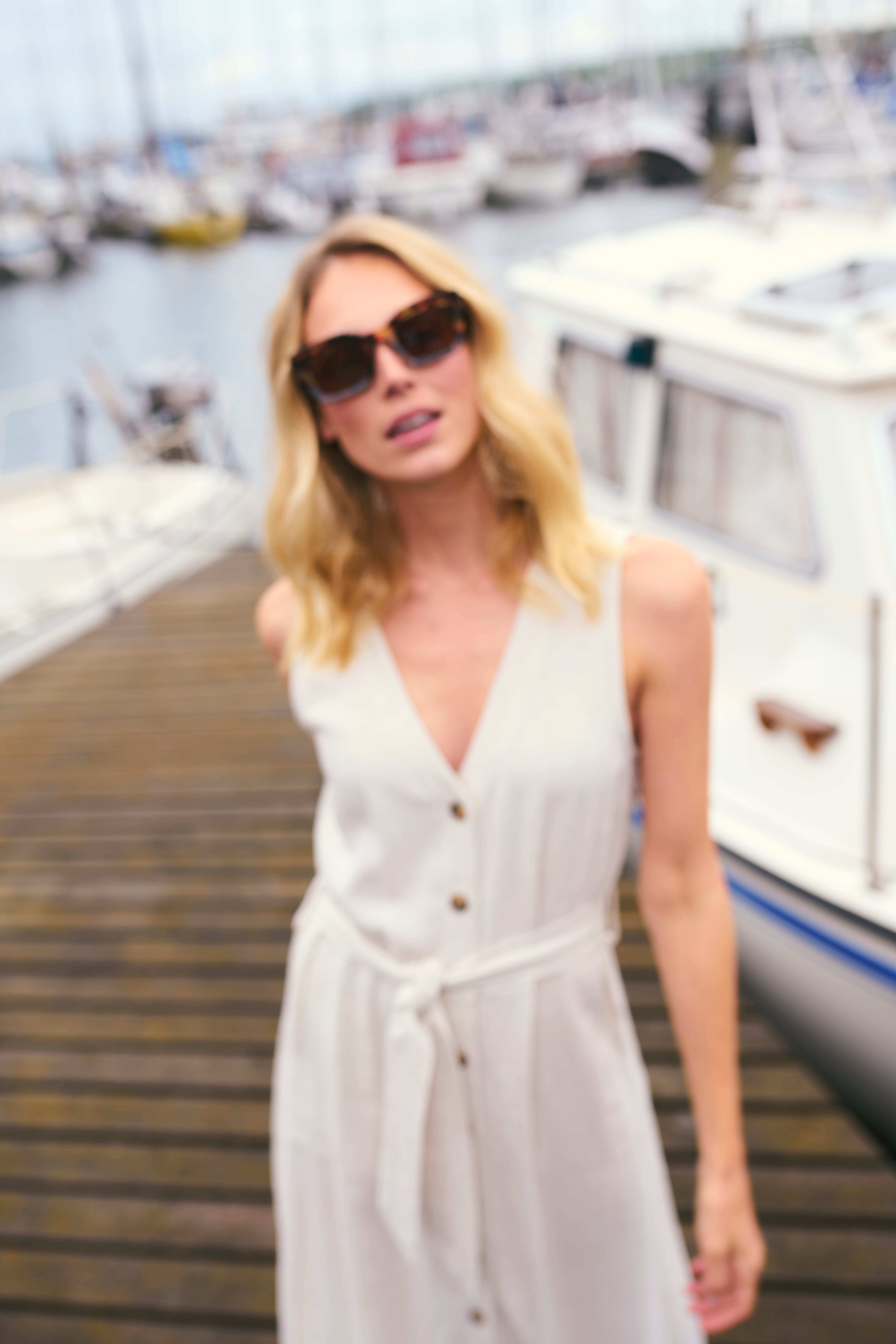 KAliny Lin Kjole LOCATION NONE 10507532-101296