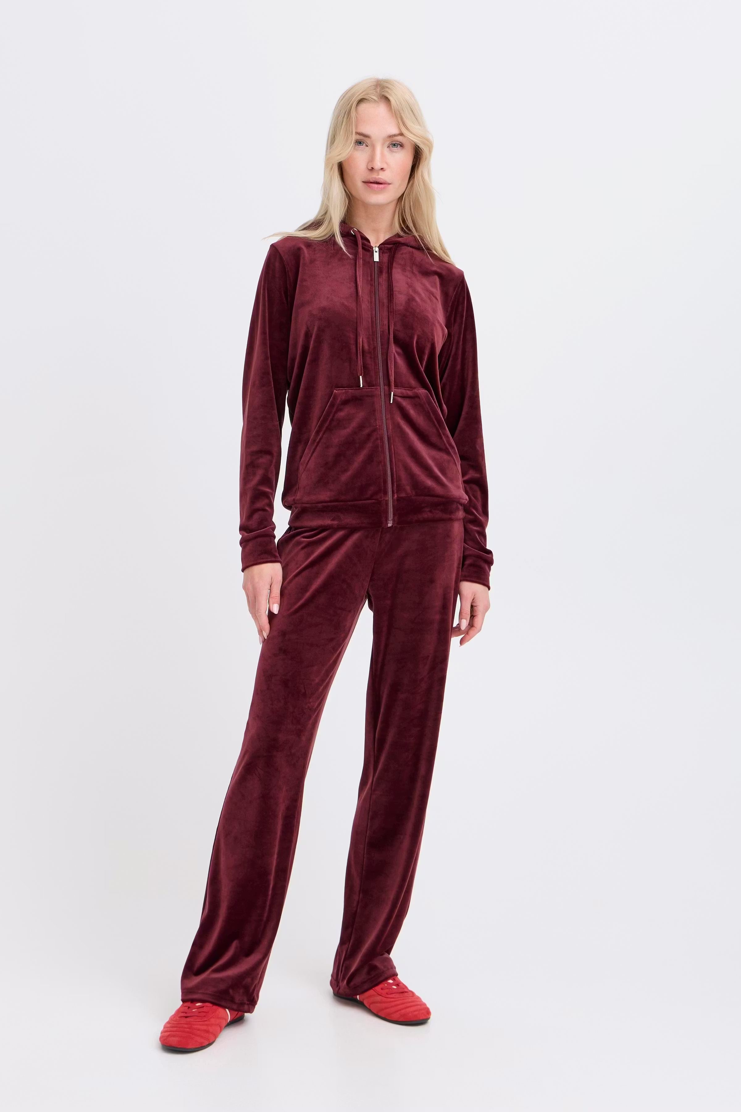 BYSTILLA Veloursett LOOKBOOK FRONT 20816019-191627