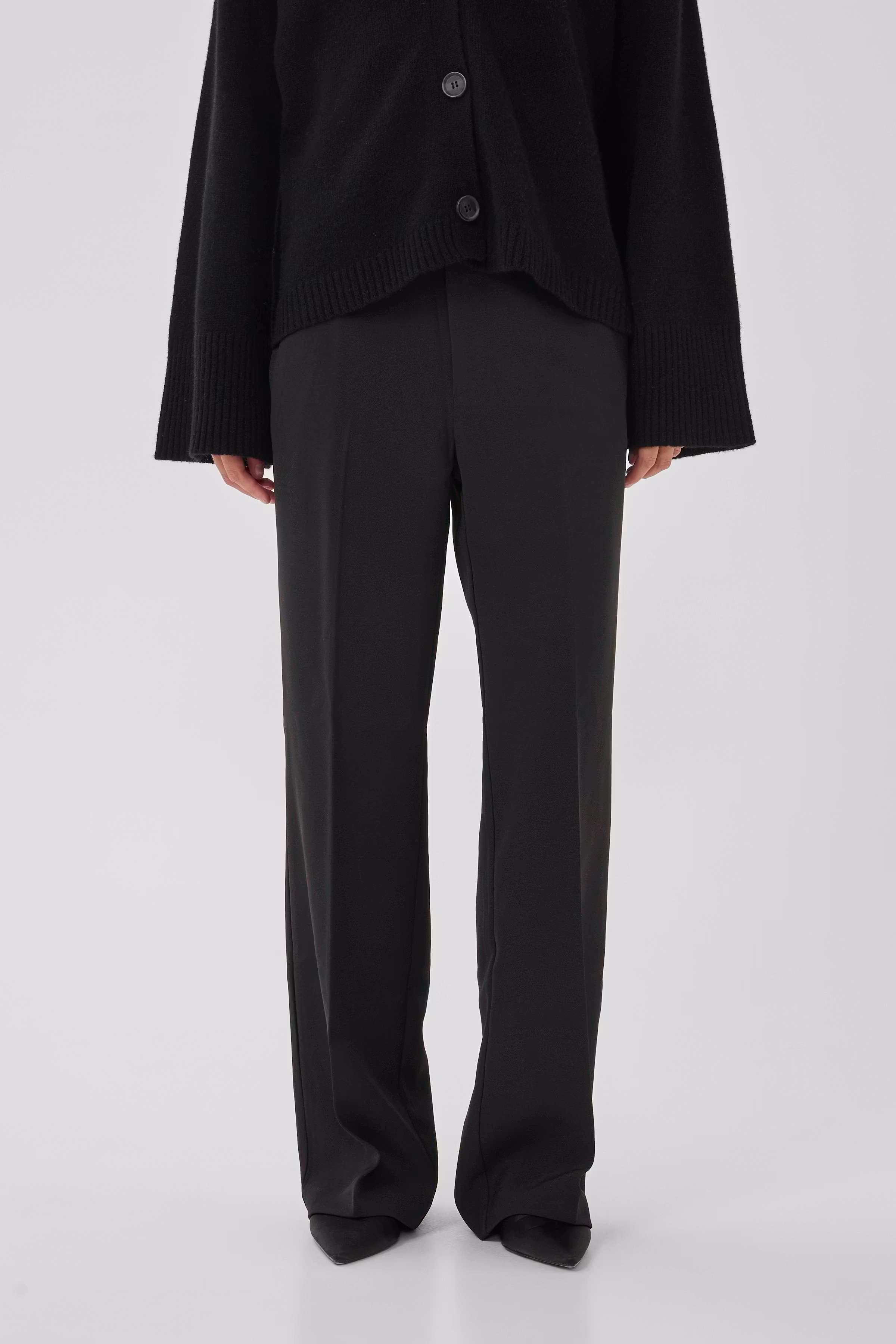 29 THE TAILORED PANT LOOKBOOK FRONT 10705543-100031