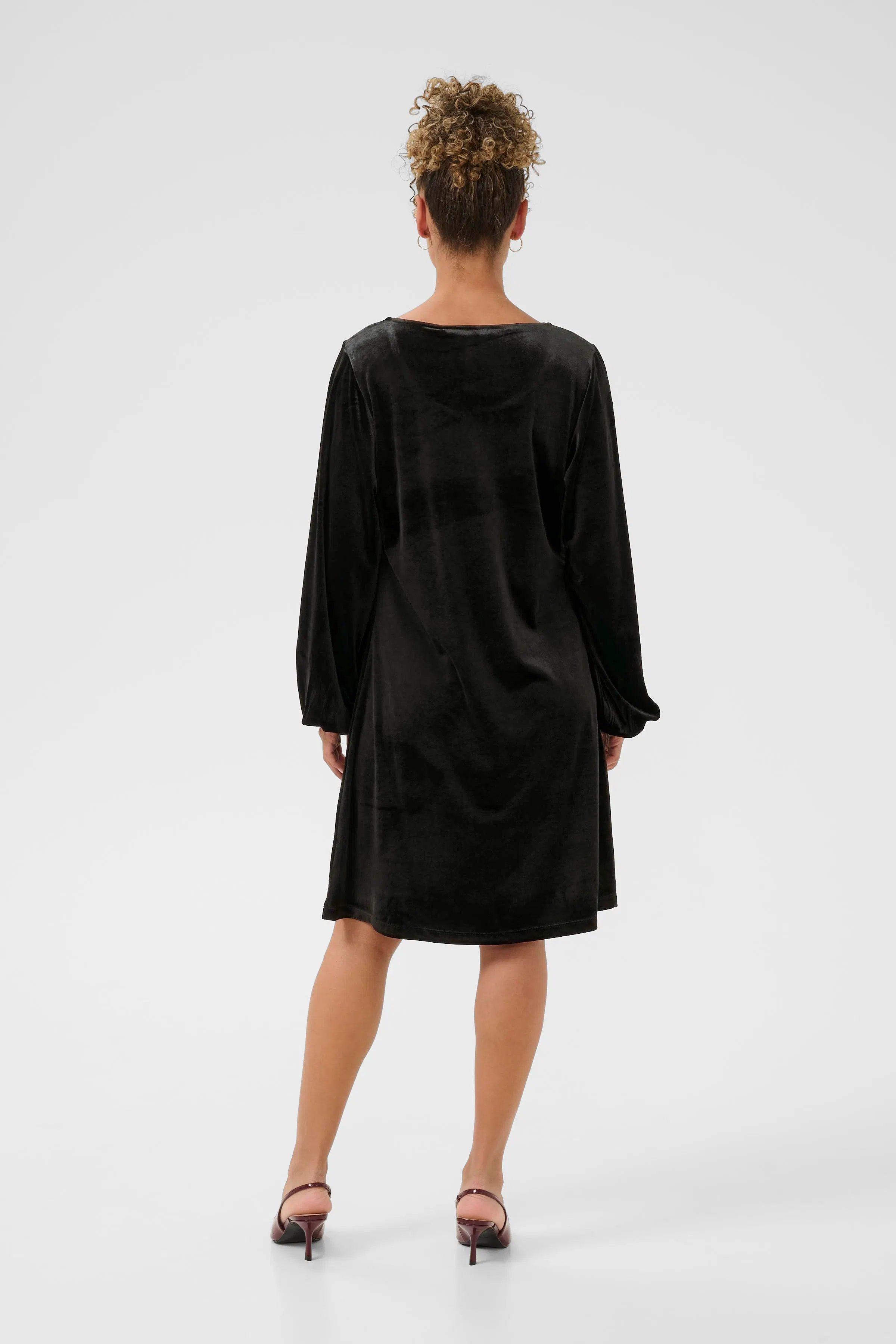 CRFrosty Velvet Dress LOOKBOOK BACK 10614448-100120