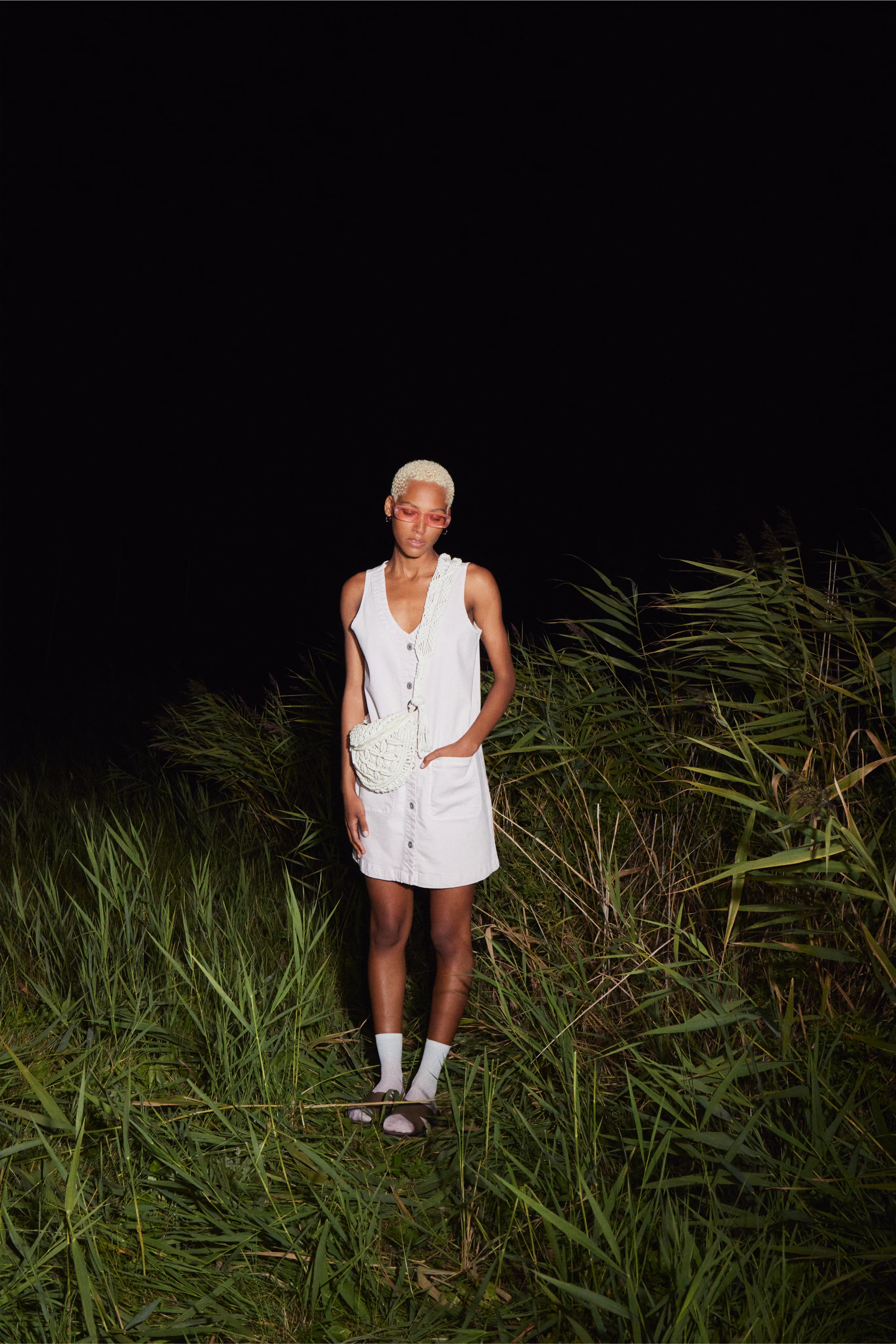 IAVERAN Pose LOCATION NONE 20119075-130905