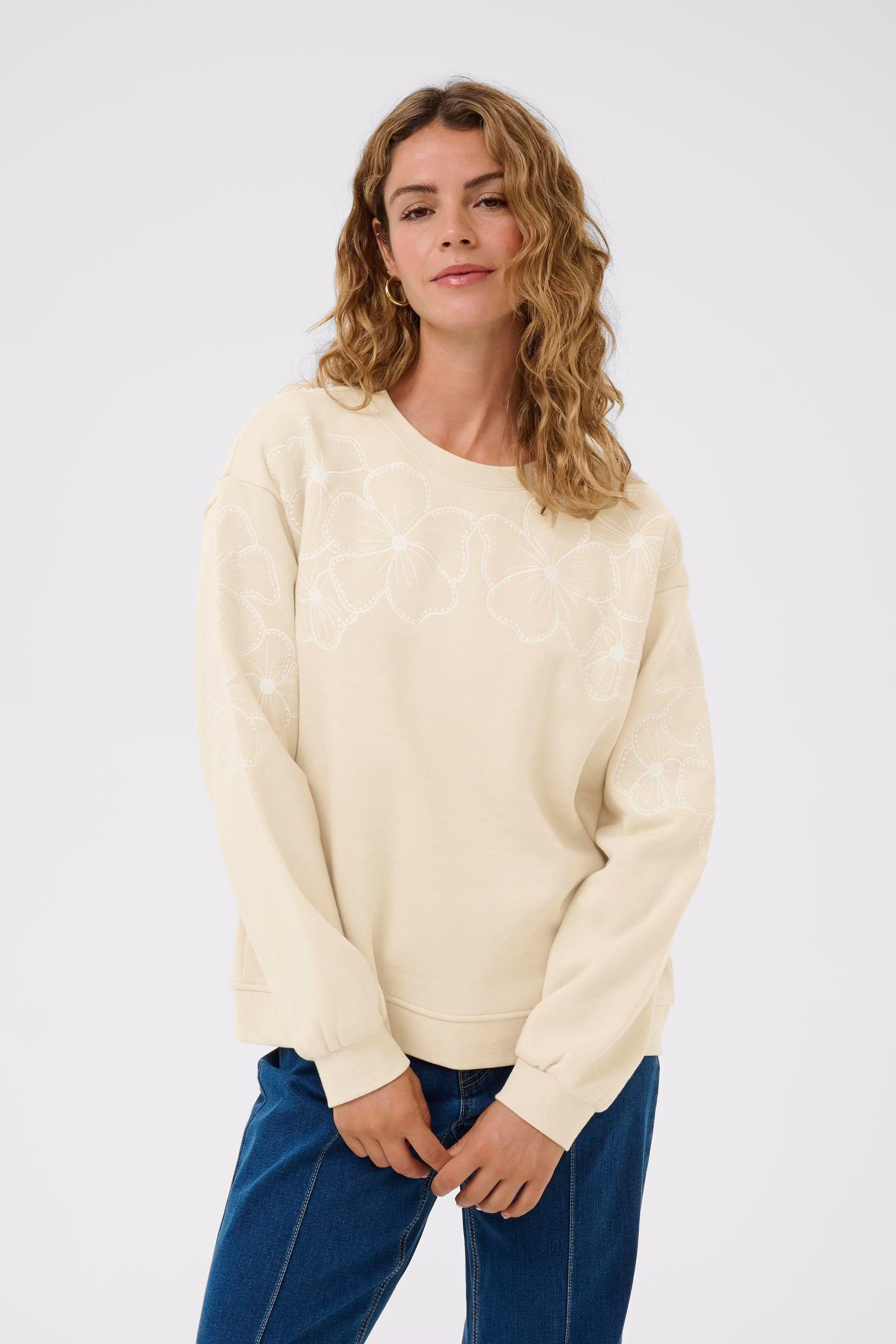 CRDaria Sweatshirt LOOKBOOK FRONT 10614496-130401