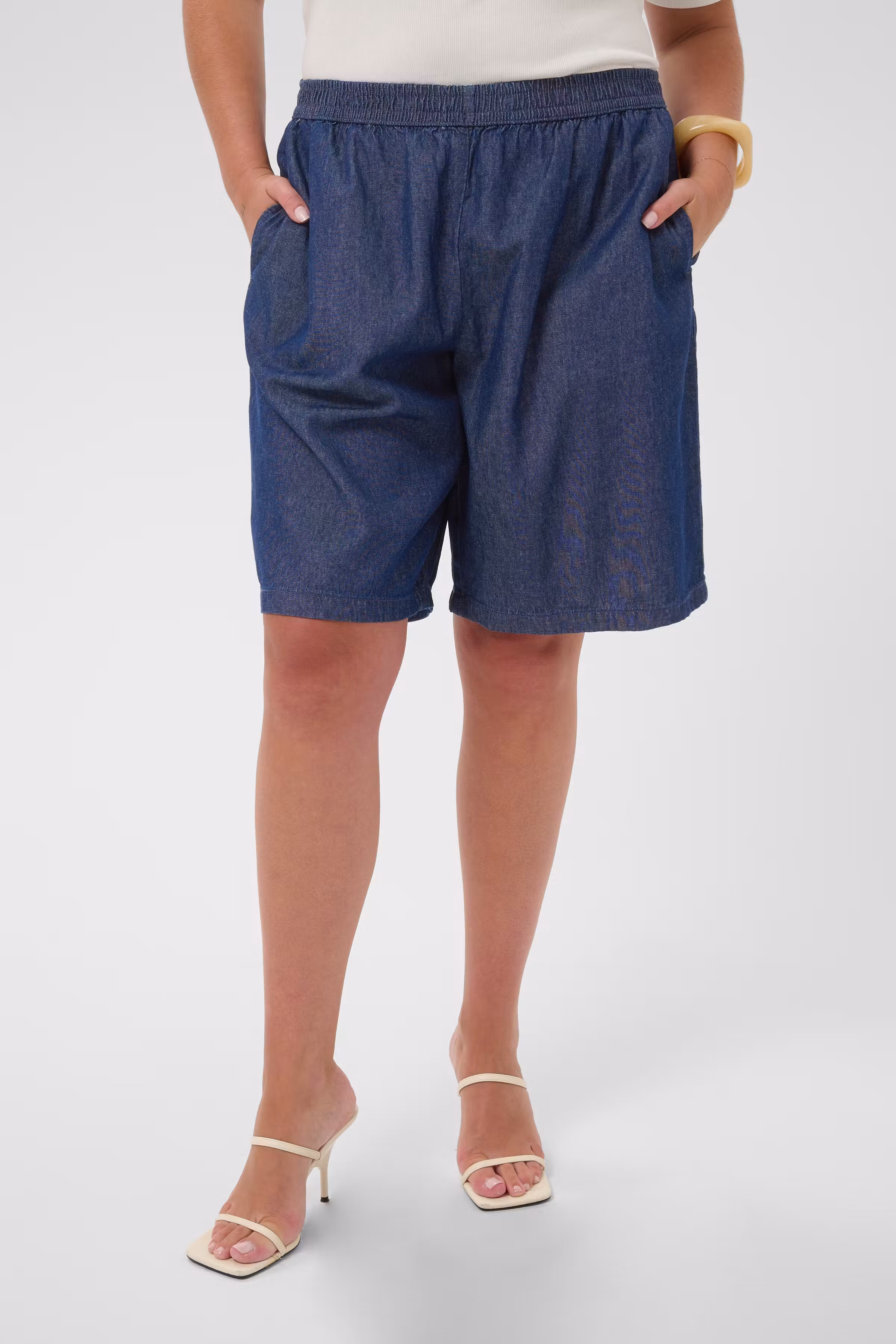 KCjada Bermuda LOOKBOOK FRONT 10584171-107709