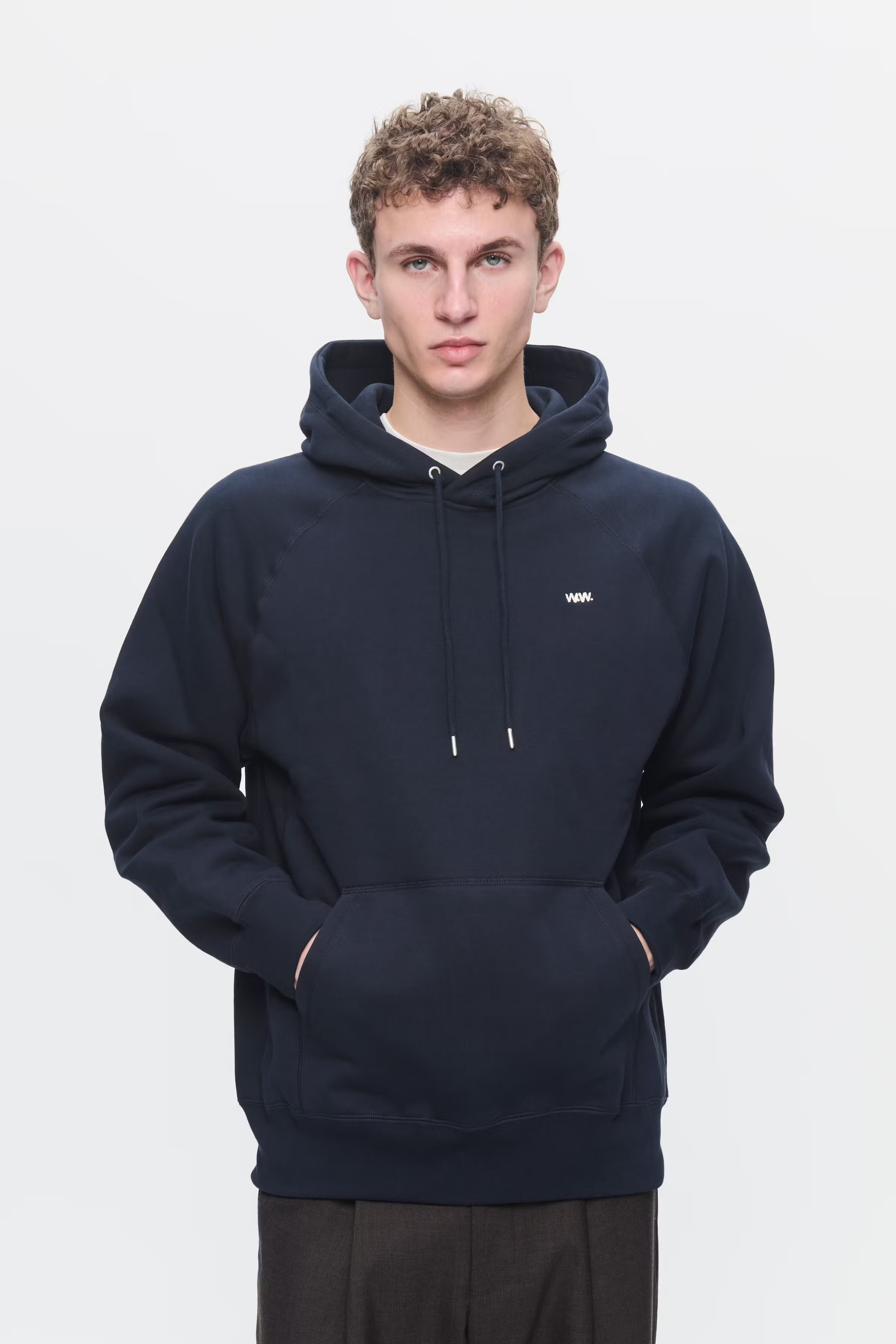 WWEssential Fred Sweatshirt LOOKBOOK FRONT 30250243-W7000