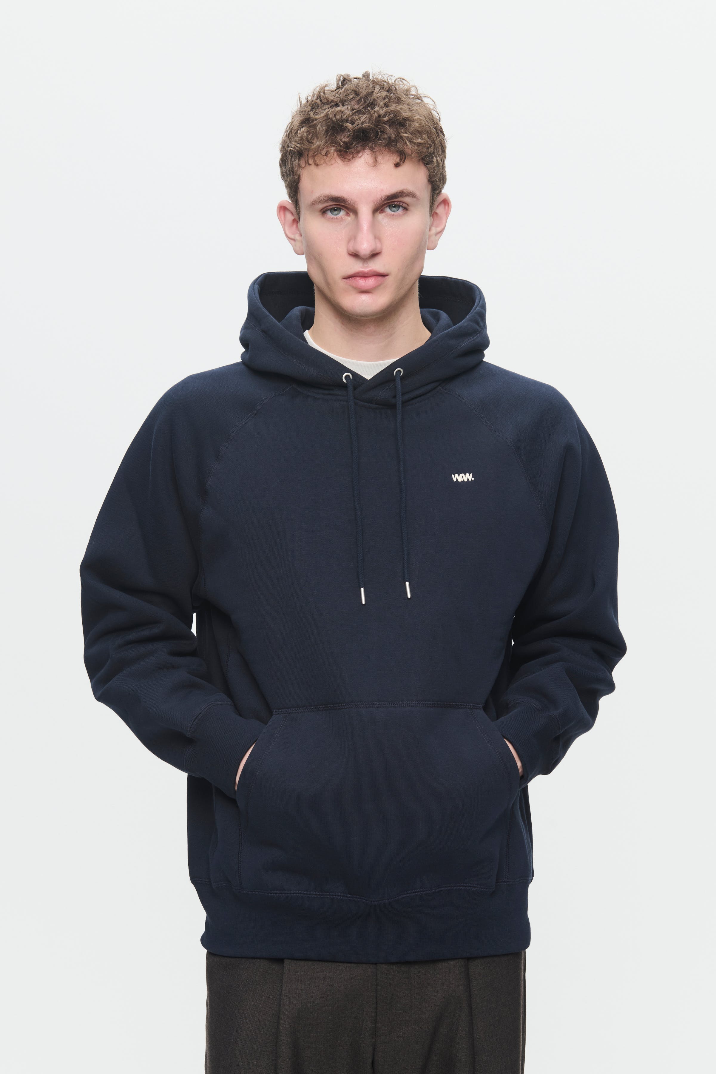 WWEssential Fred Sweatshirt LOOKBOOK FRONT 30250243-W7000