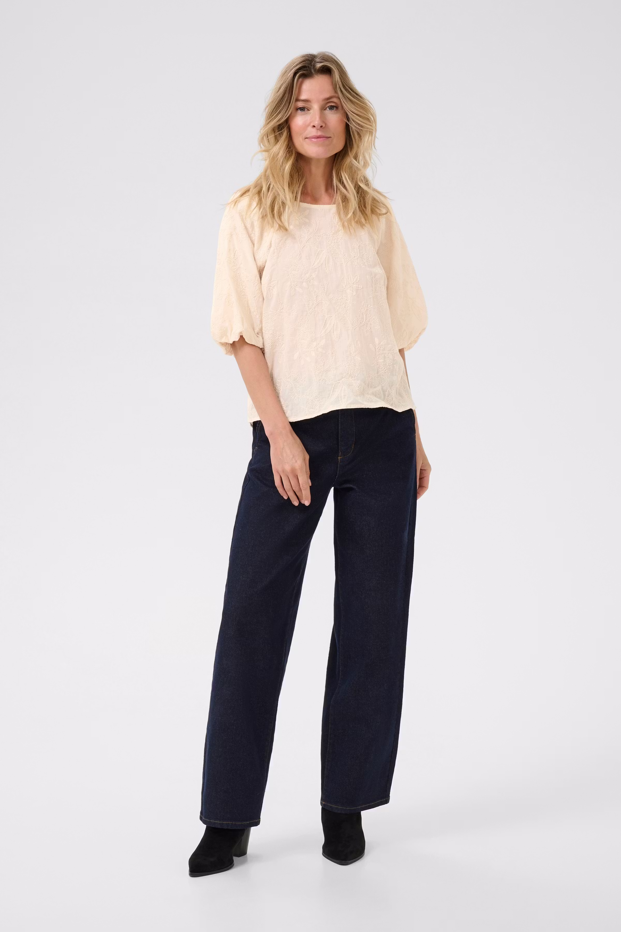 CRLuna Blouse LOOKBOOK FRONT 10613880-130404