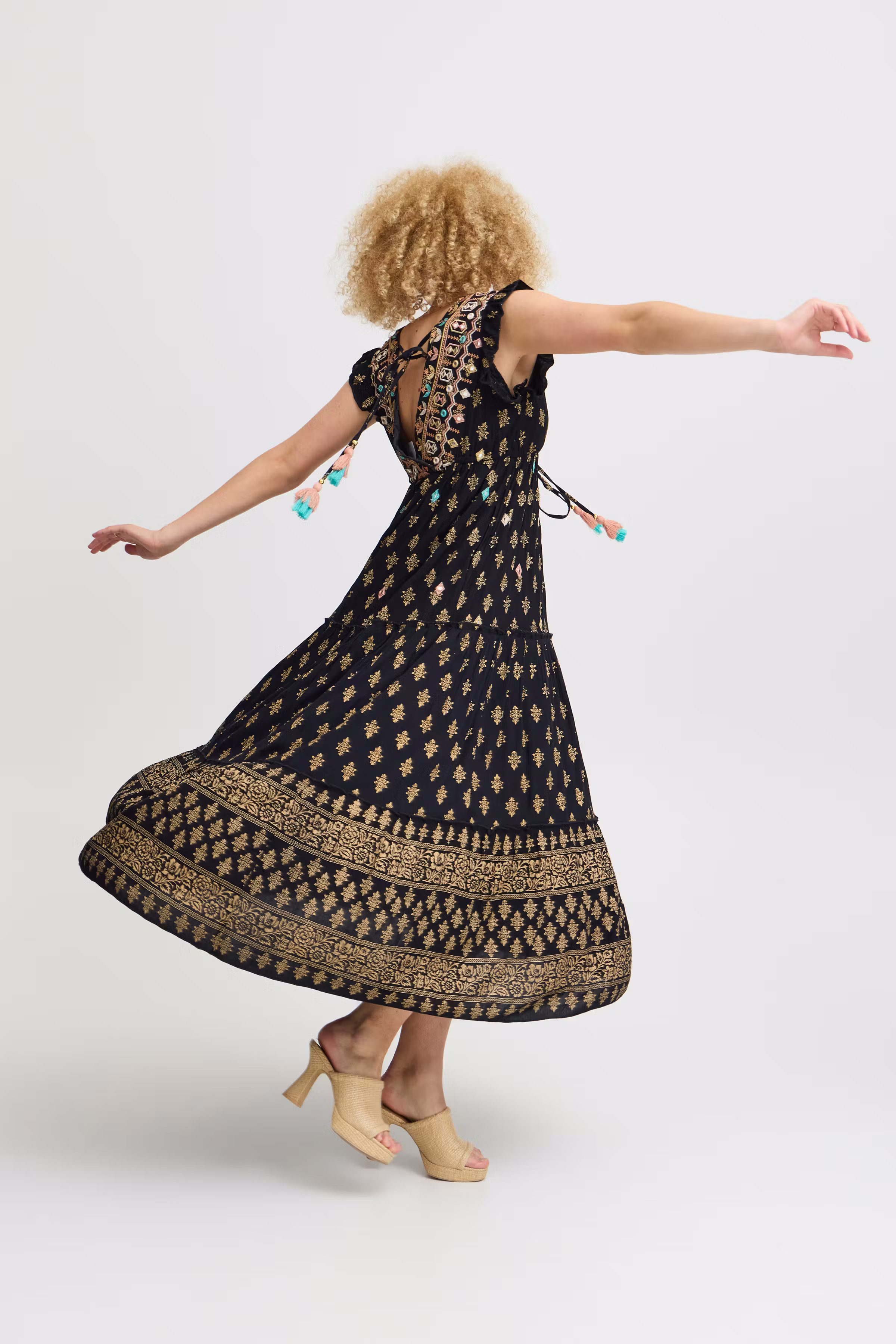 SBKAETE Kjole LOOKBOOK DETAIL 22100668-190303