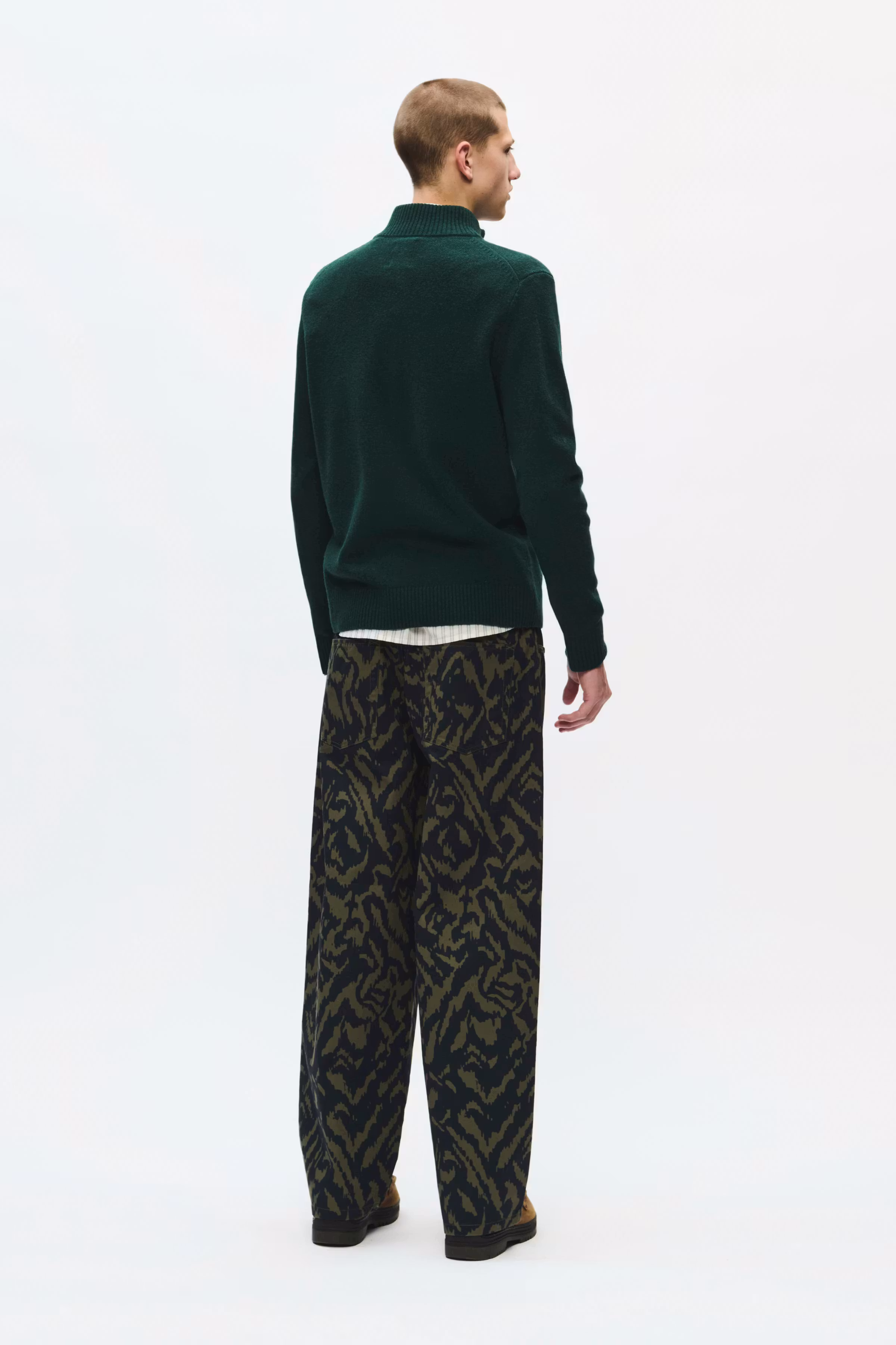 WWTay Sweatshirt LOOKBOOK BACK 30251854-195320