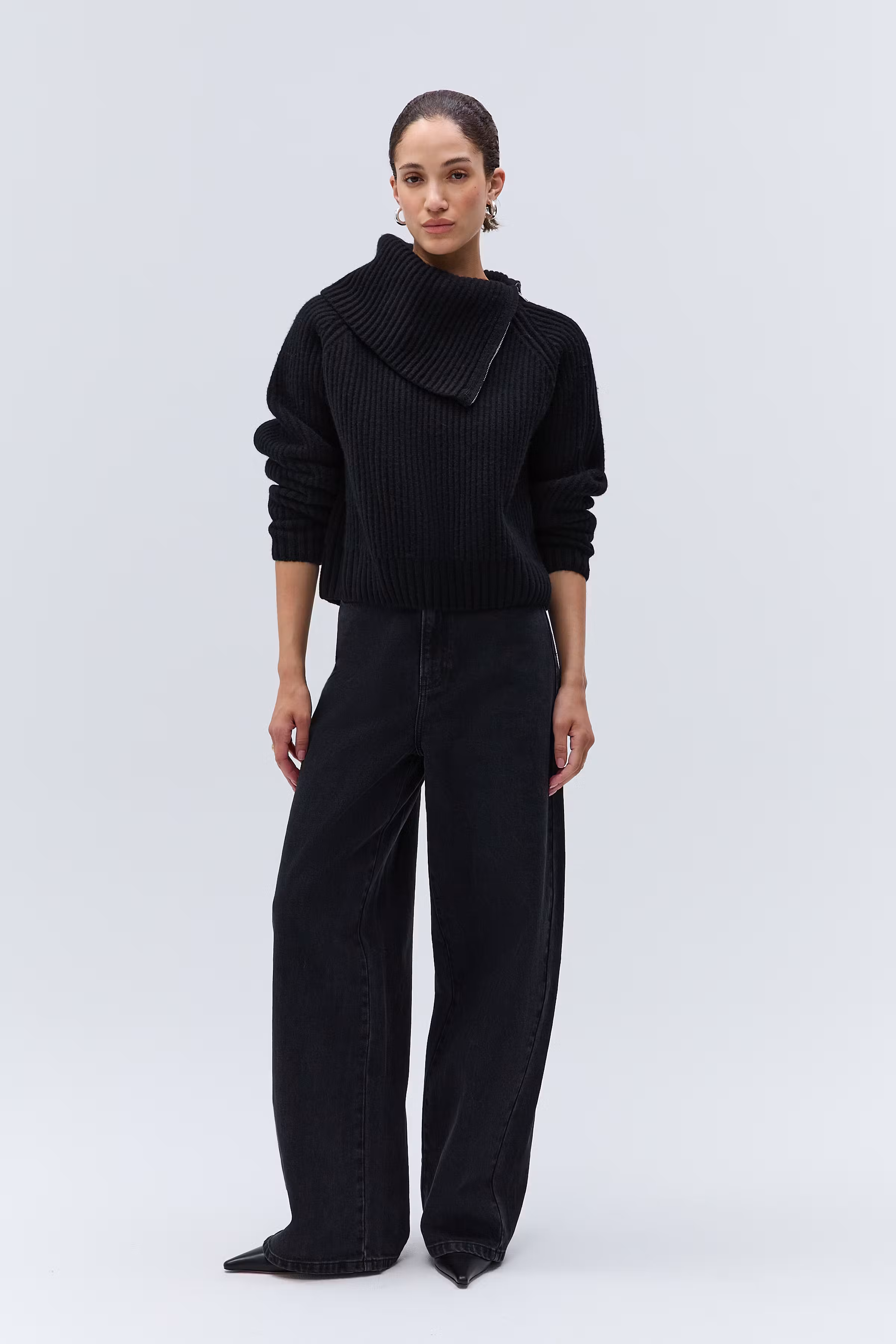 IOFIDELIA Pullover LOOKBOOK FRONT 30600000-BK999