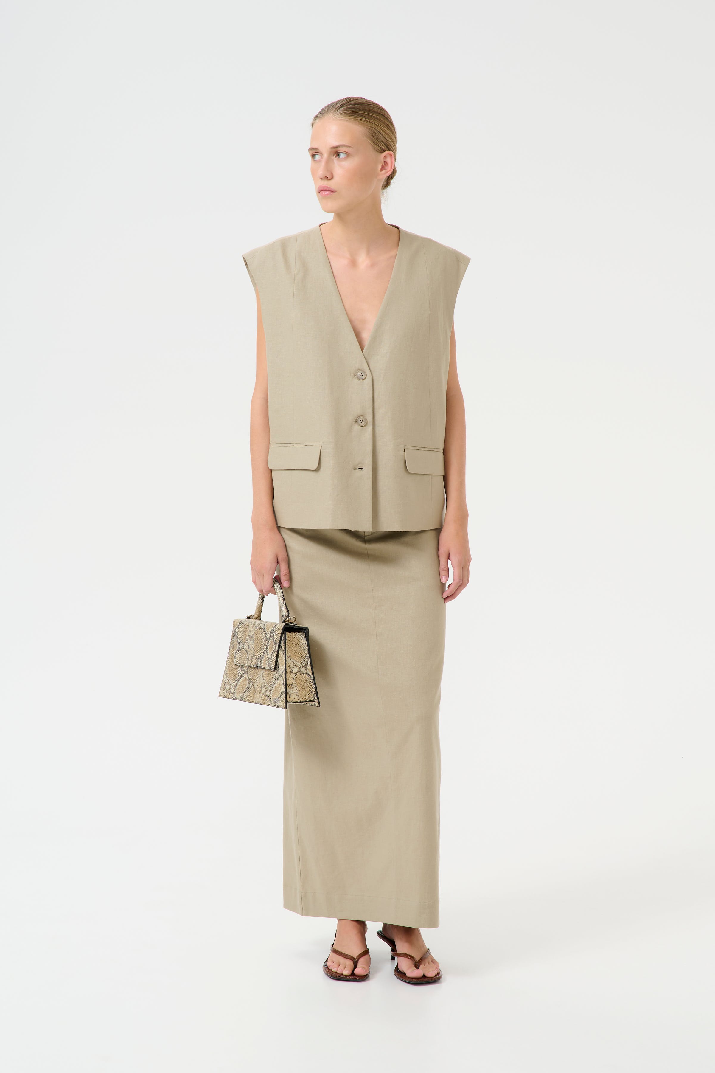 GZizza linen waistcoat LOOKBOOK FRONT 10910239-170510