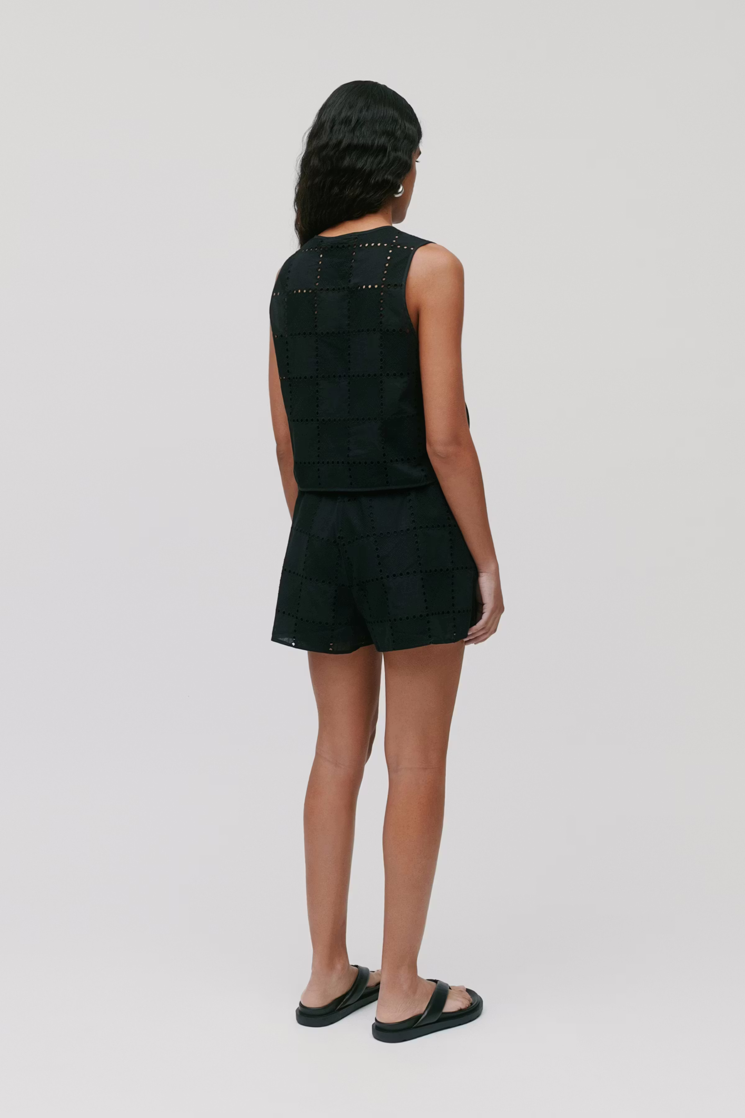 TALA Vest LOOKBOOK BACK 30600484-BK999