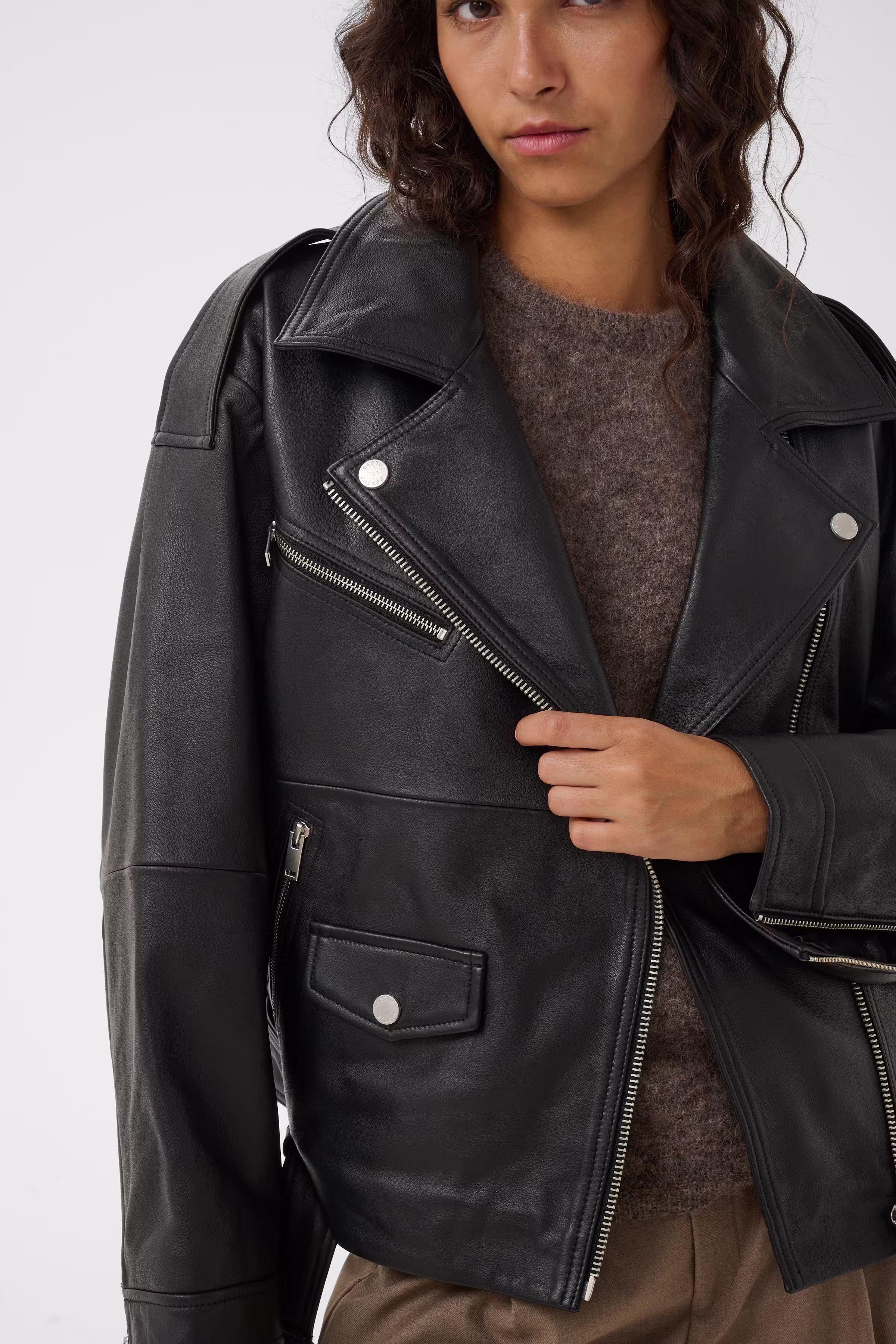 GZnovida Leather jacket LOOKBOOK DETAIL 10911365-100017