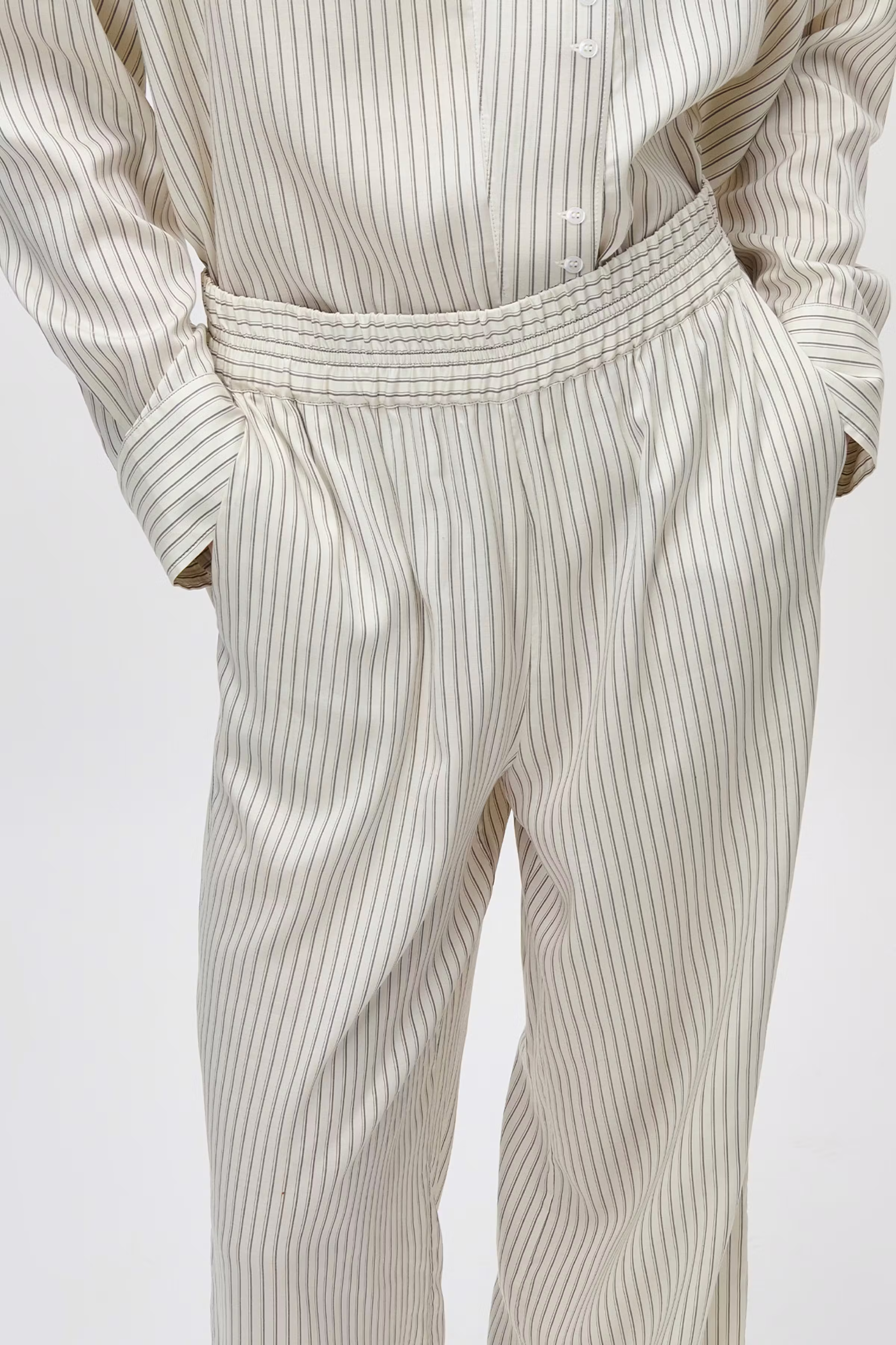 IOPIA Trousers LOOKBOOK DETAIL 30600632-MC2167
