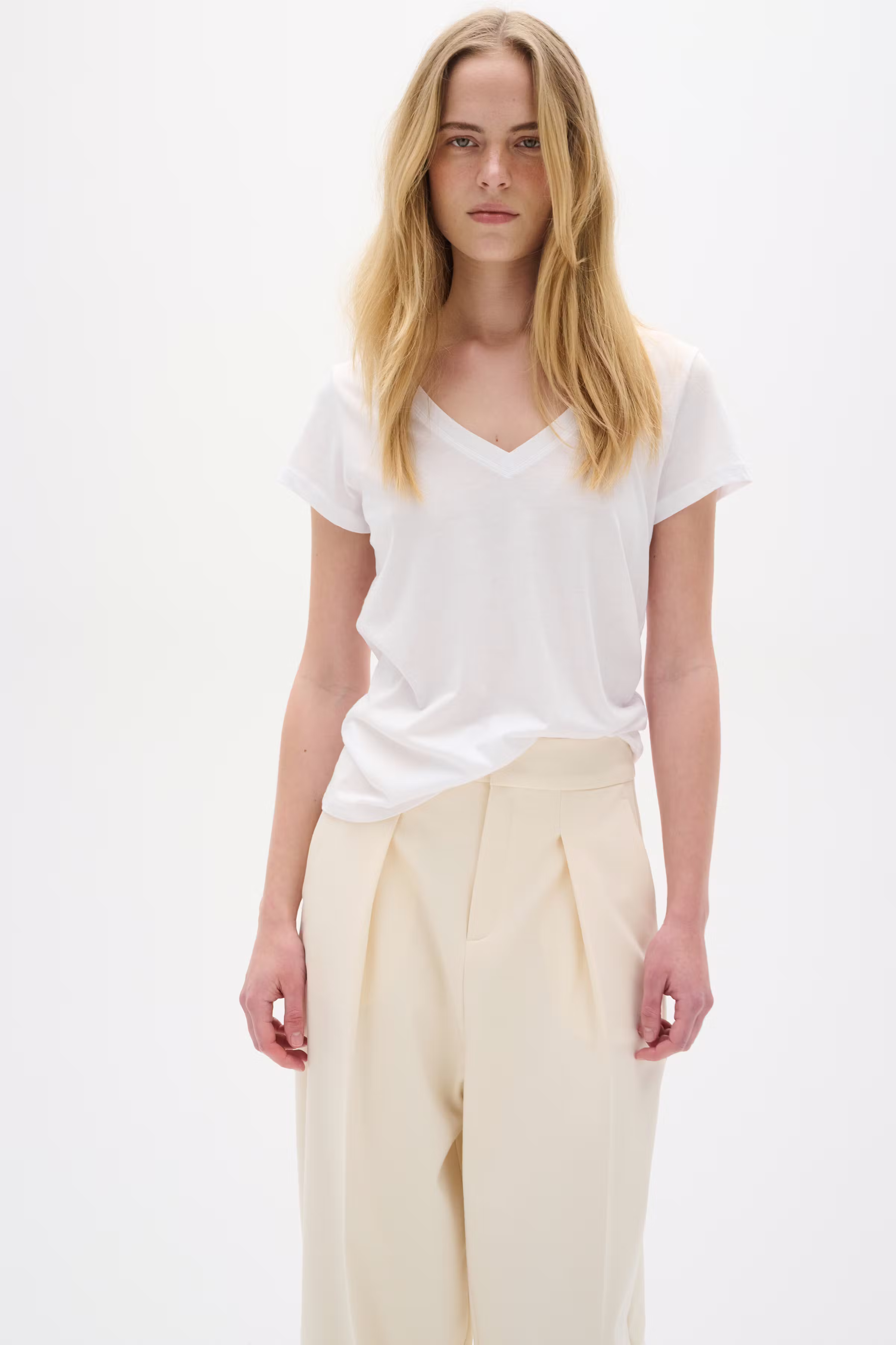 RenaIW T-shirt LOOKBOOK FRONT 30100789-10090