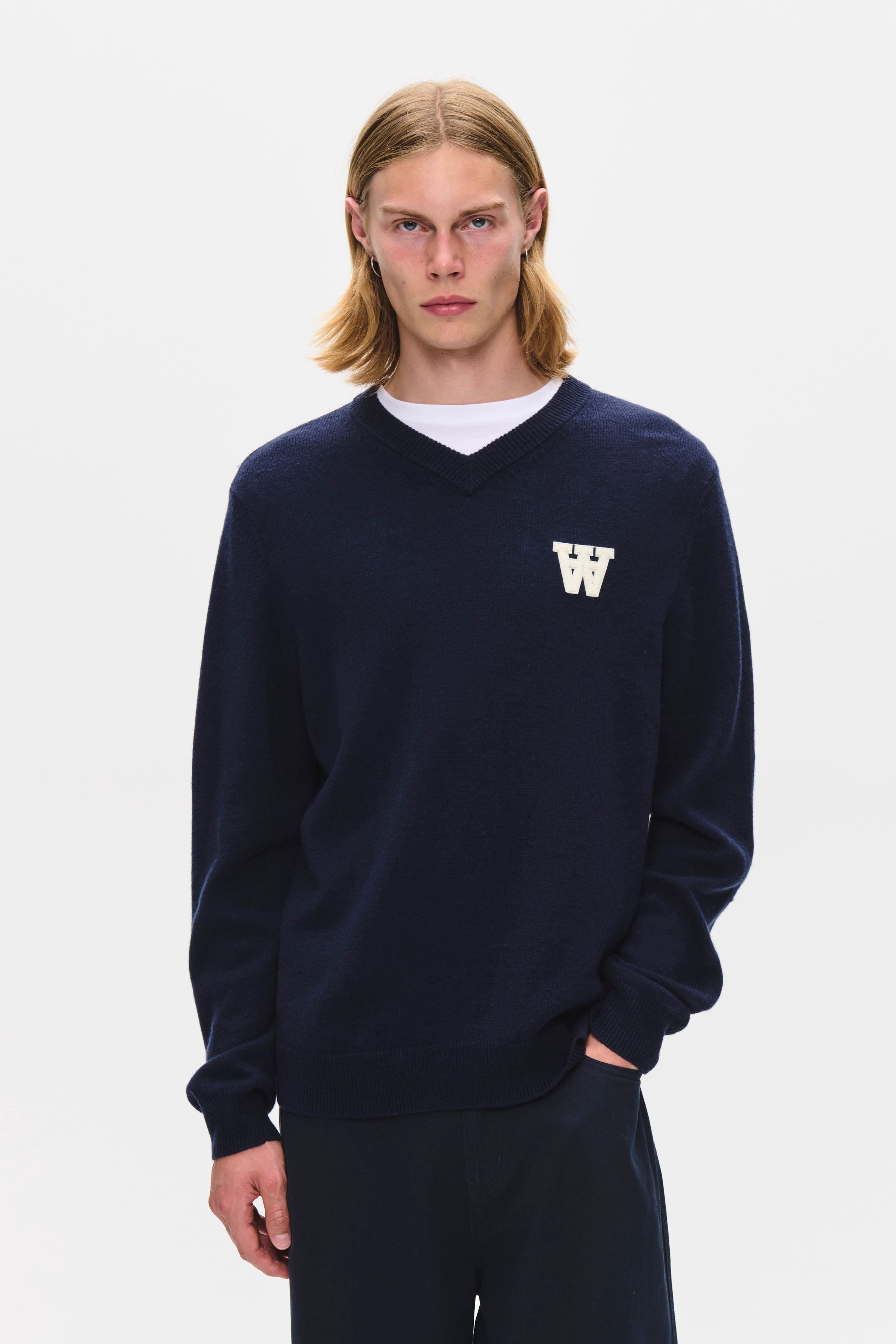 WWTay V-neck Pullover LOOKBOOK FRONT 30251772-194011