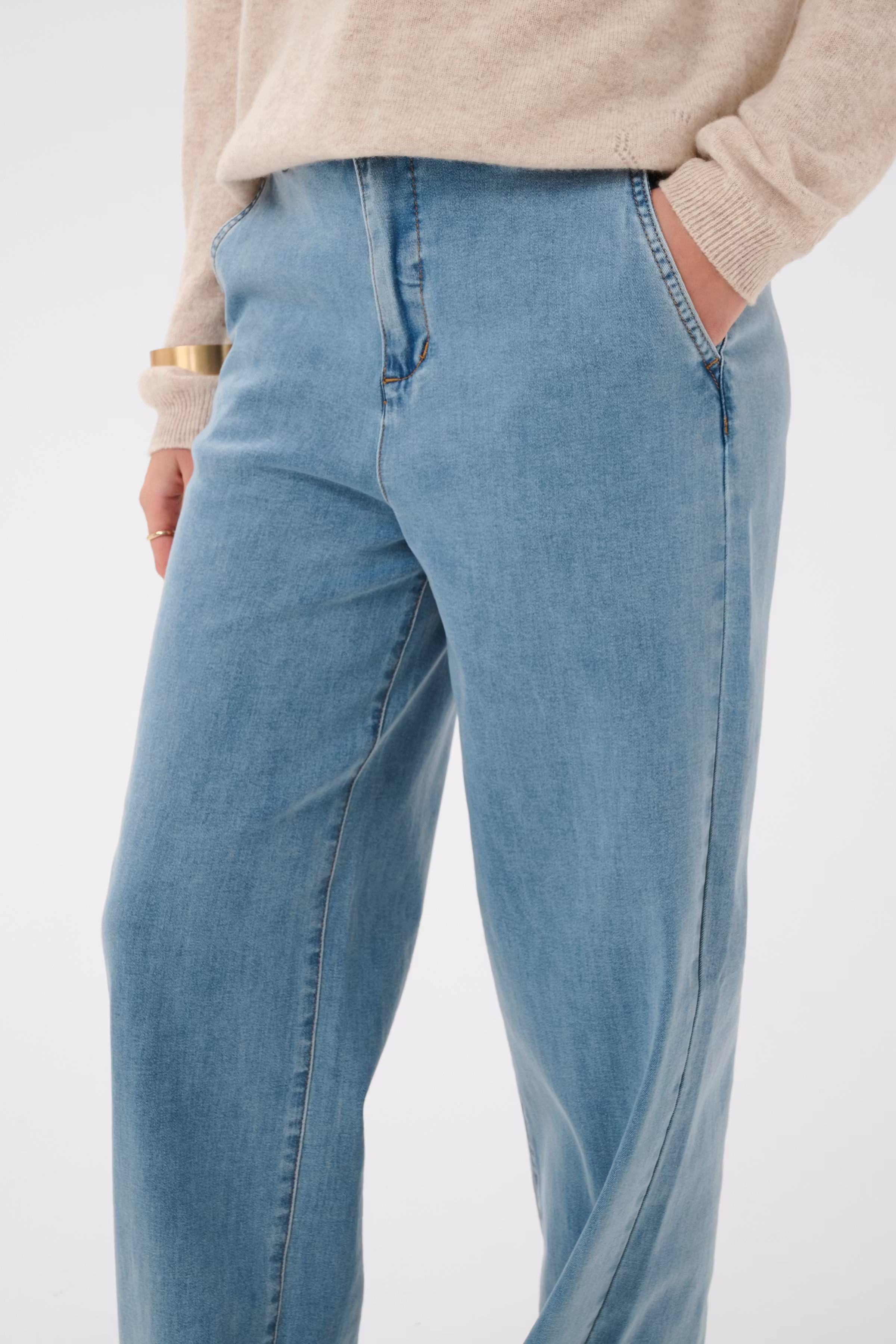 CRVisti Straight Leg Jeans LOOKBOOK DETAIL 10613942-108844