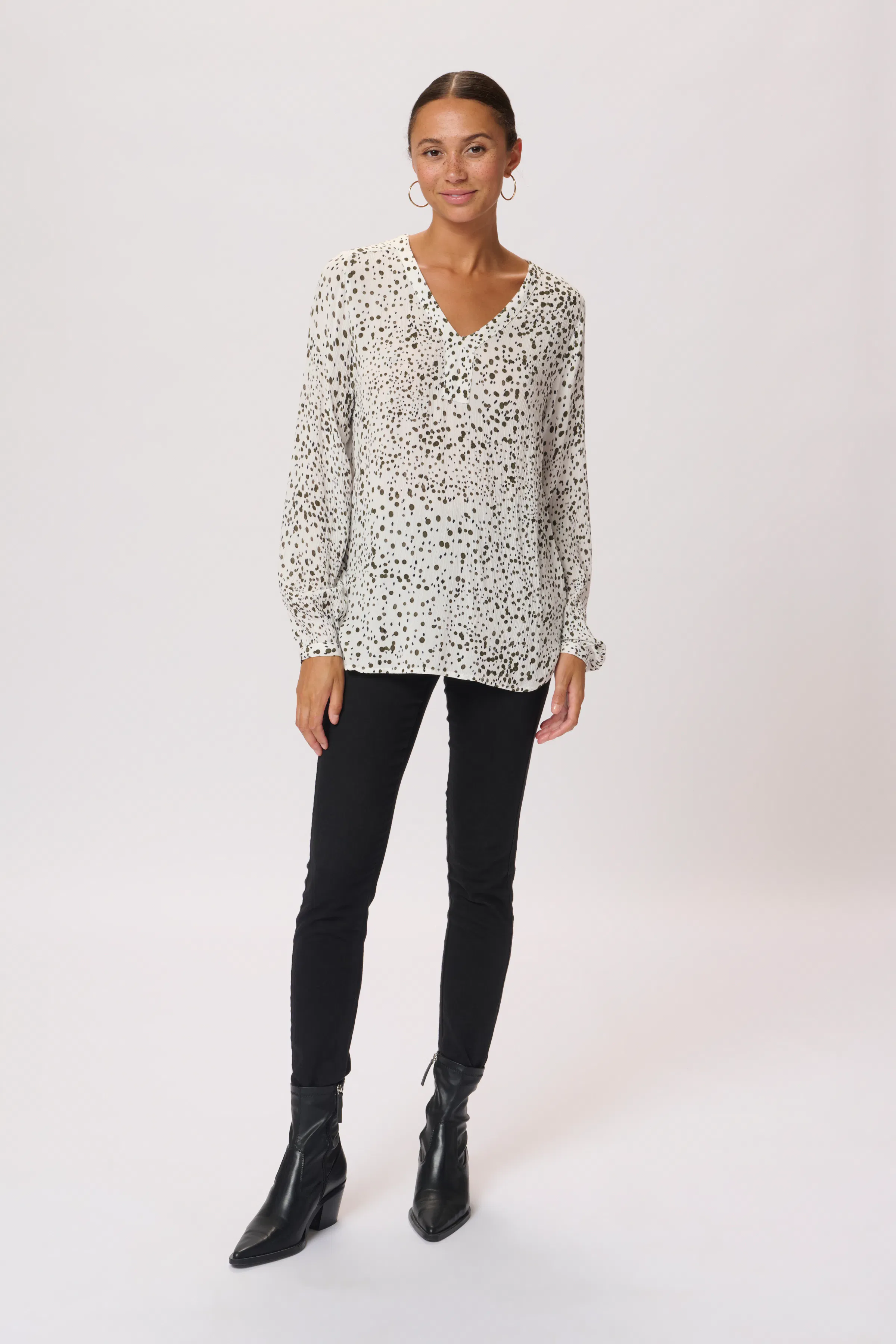 KAdebra Bluse LOOKBOOK FRONT 10505365-101210