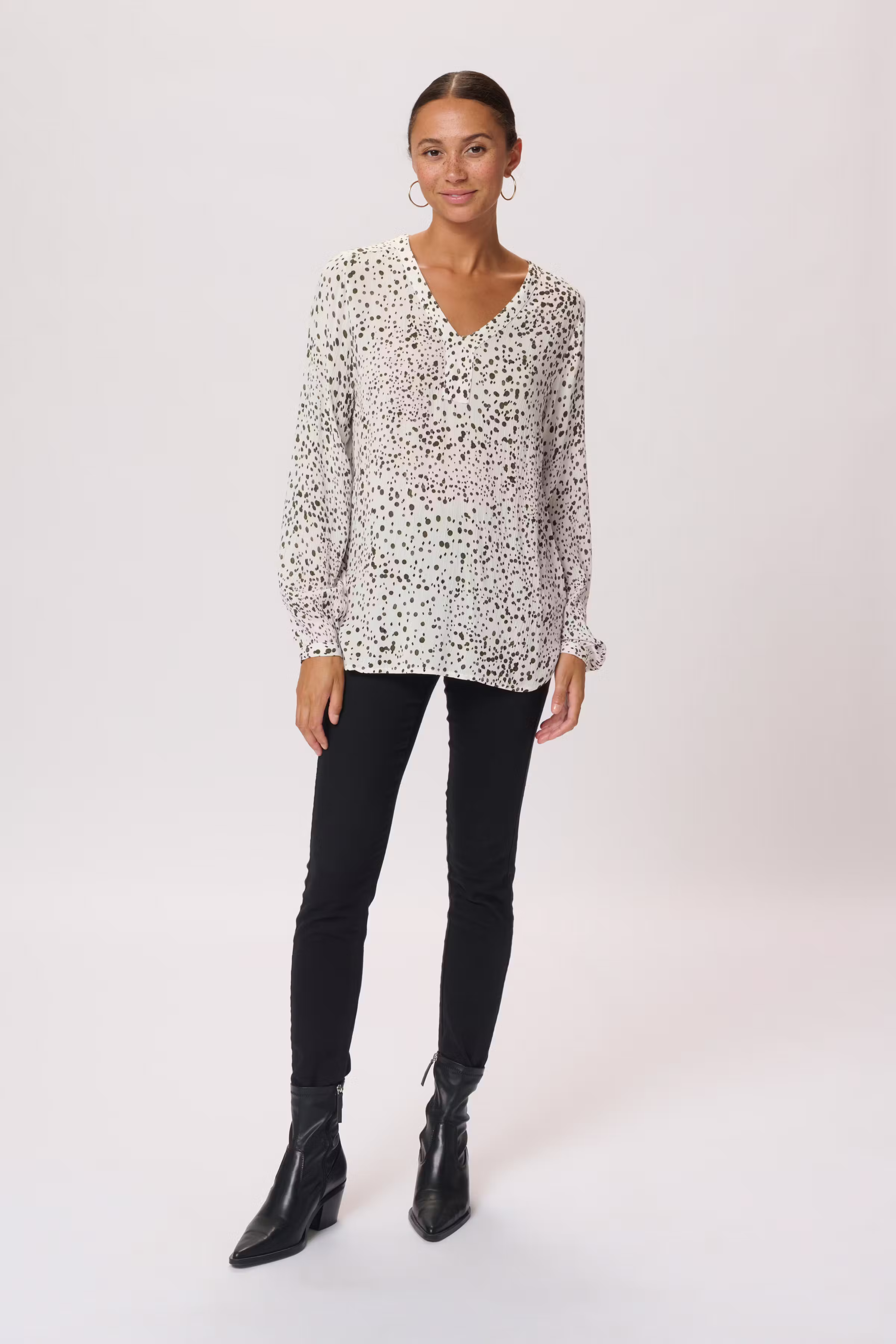 KAdebra Bluse LOOKBOOK FRONT 10505365-101210