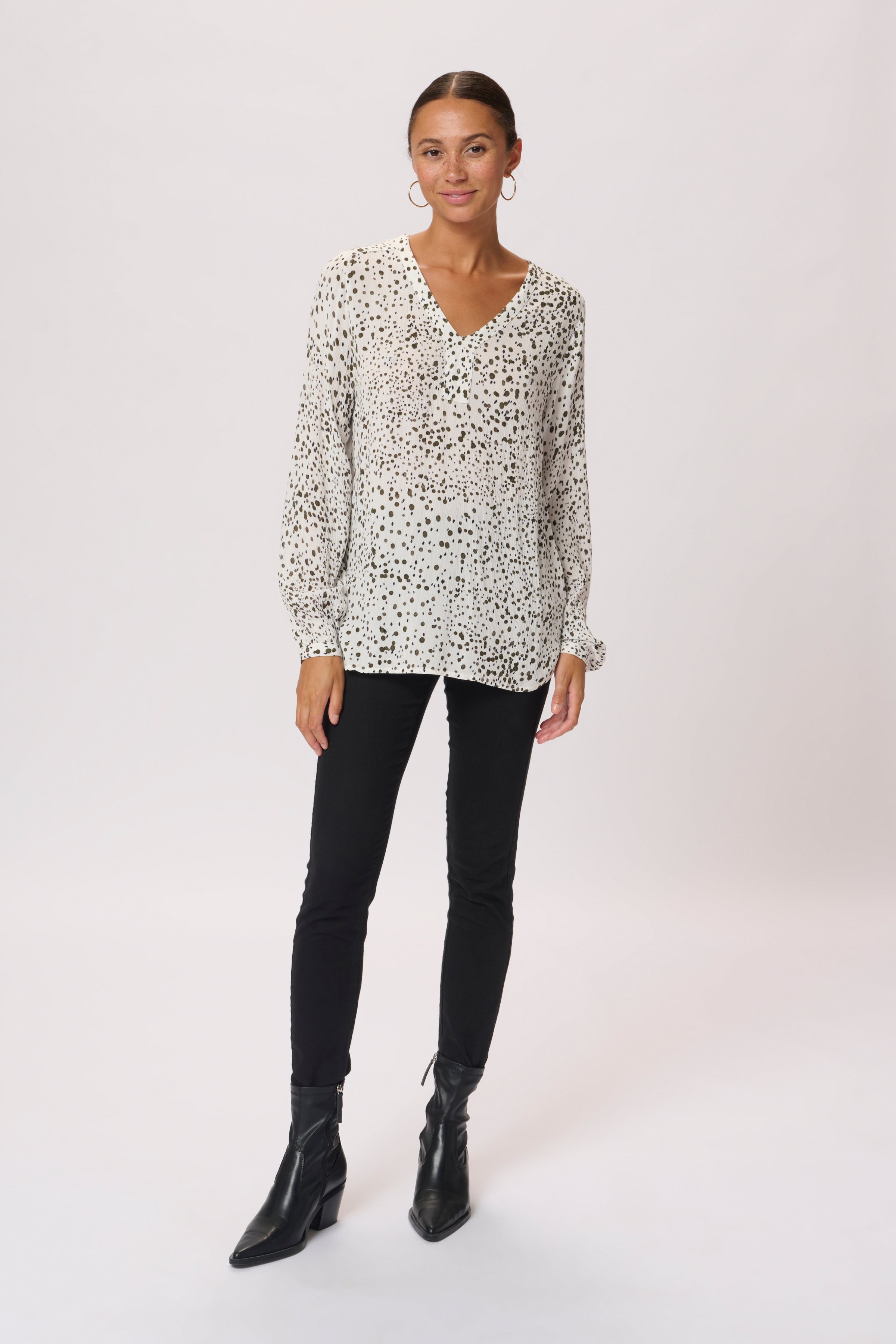 KAdebra Bluse LOOKBOOK FRONT 10505365-101210