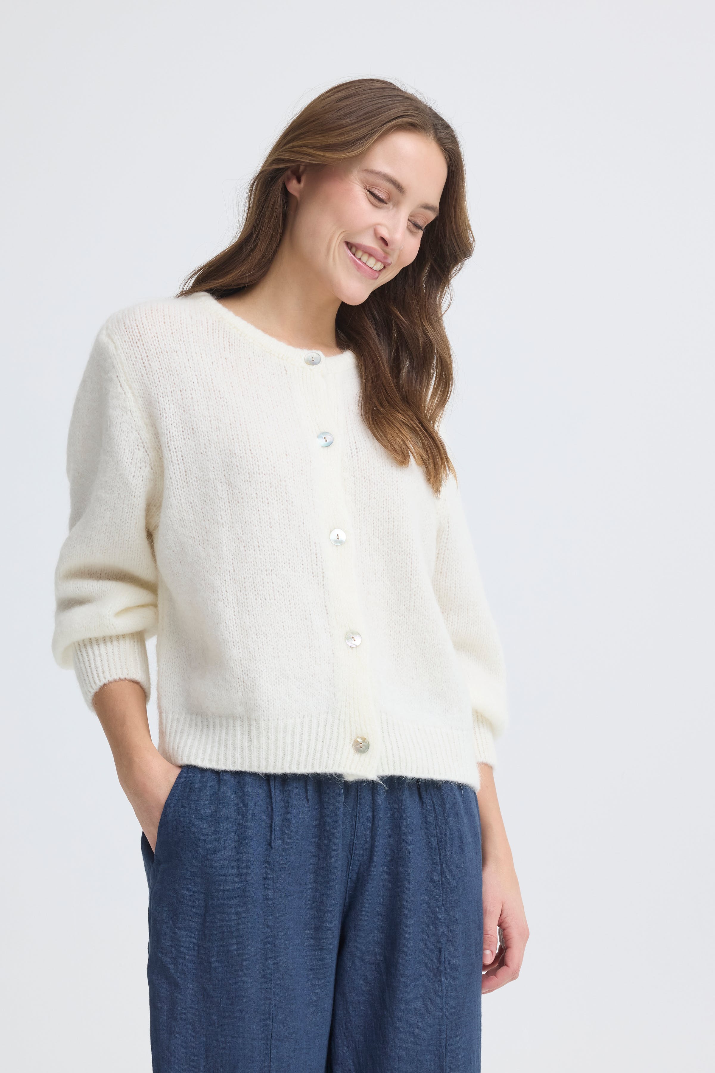 SBGULVIG Cardigan LOOKBOOK FRONT 22100655-110105