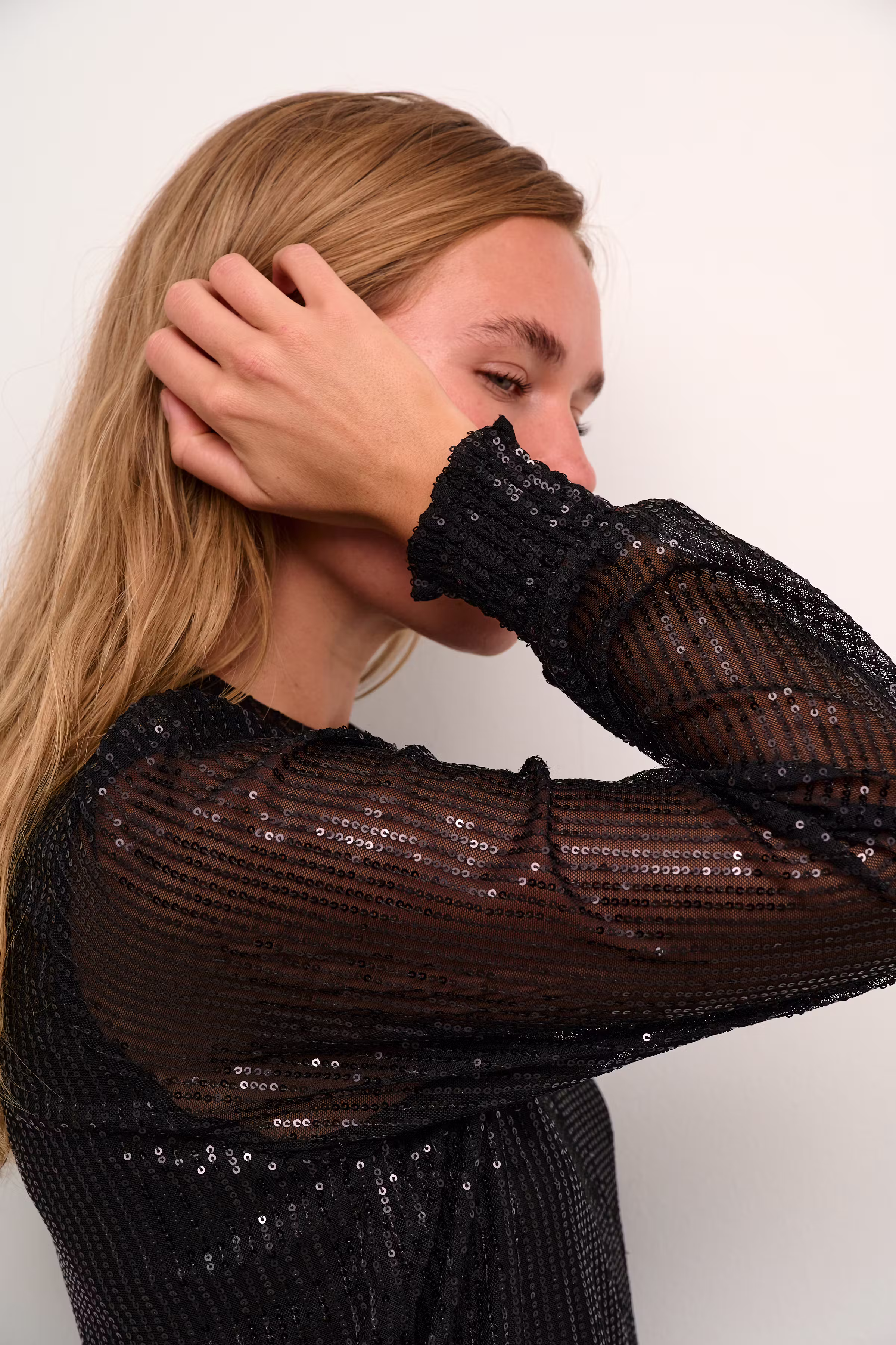 KAbolette Sequin blouse LOOKBOOK DETAIL 10508000-100121