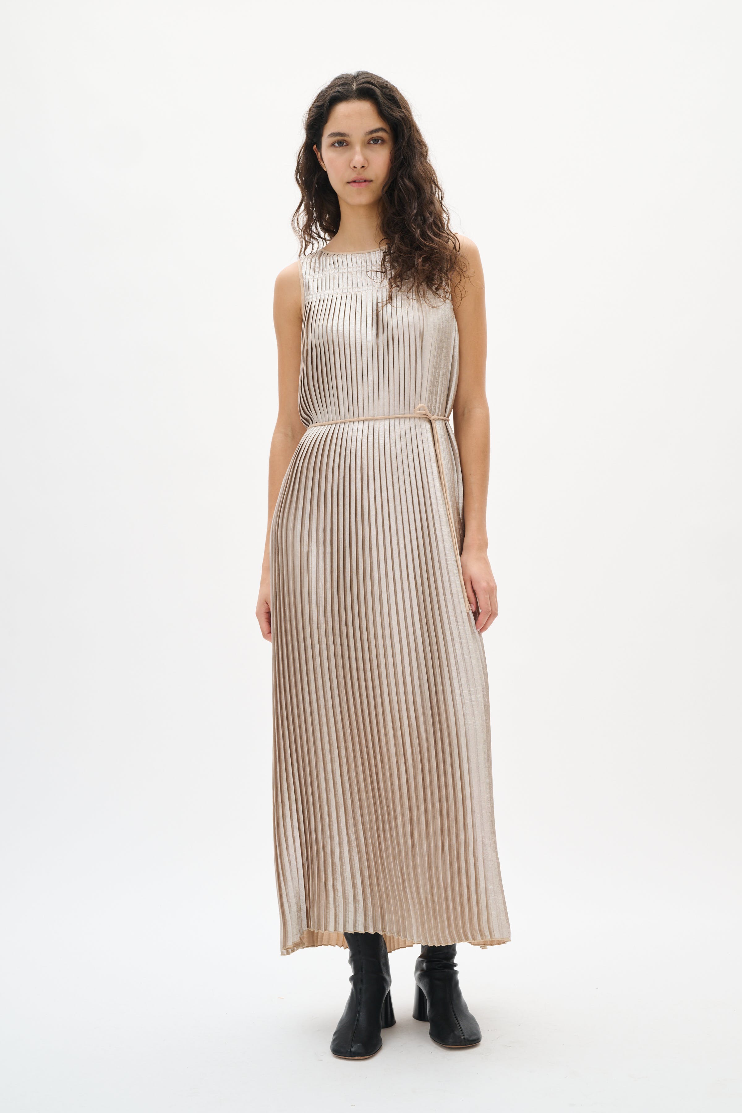 FUTUREIW Dress LOOKBOOK FRONT 30112021-145002