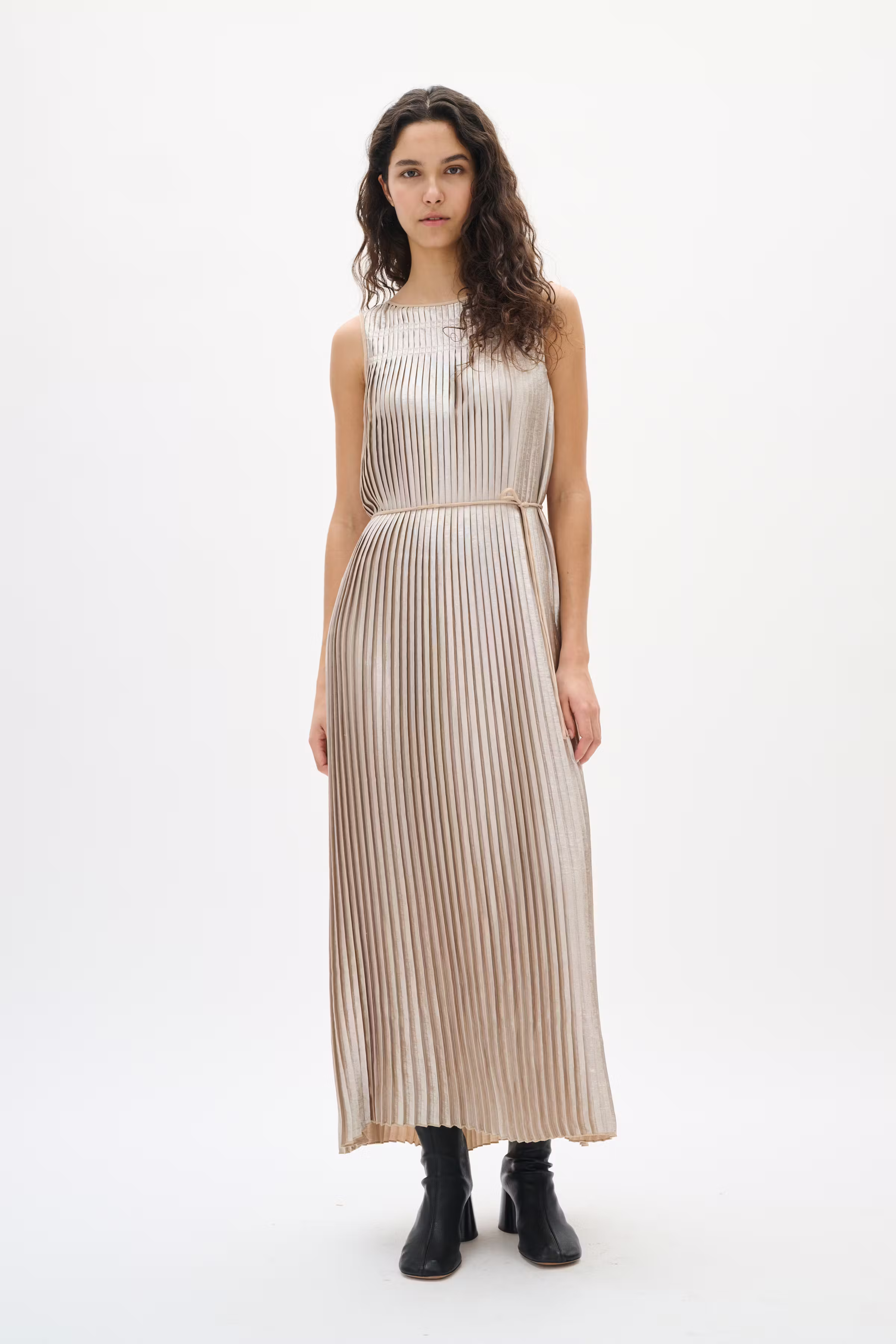 FUTUREIW Kjole LOOKBOOK FRONT 30112021-145002