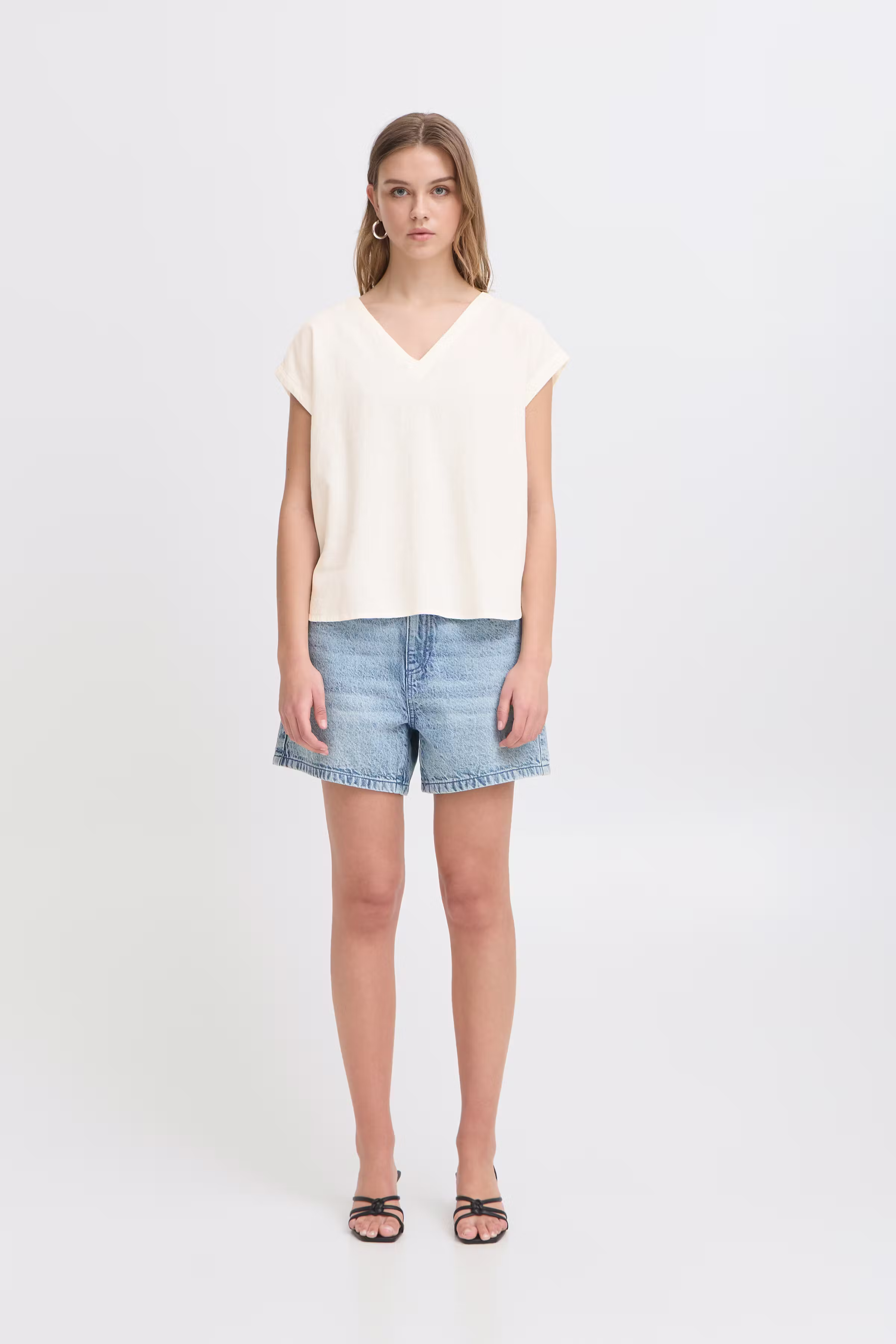 Kortermet bluse LOOKBOOK FRONT 20122908-114201