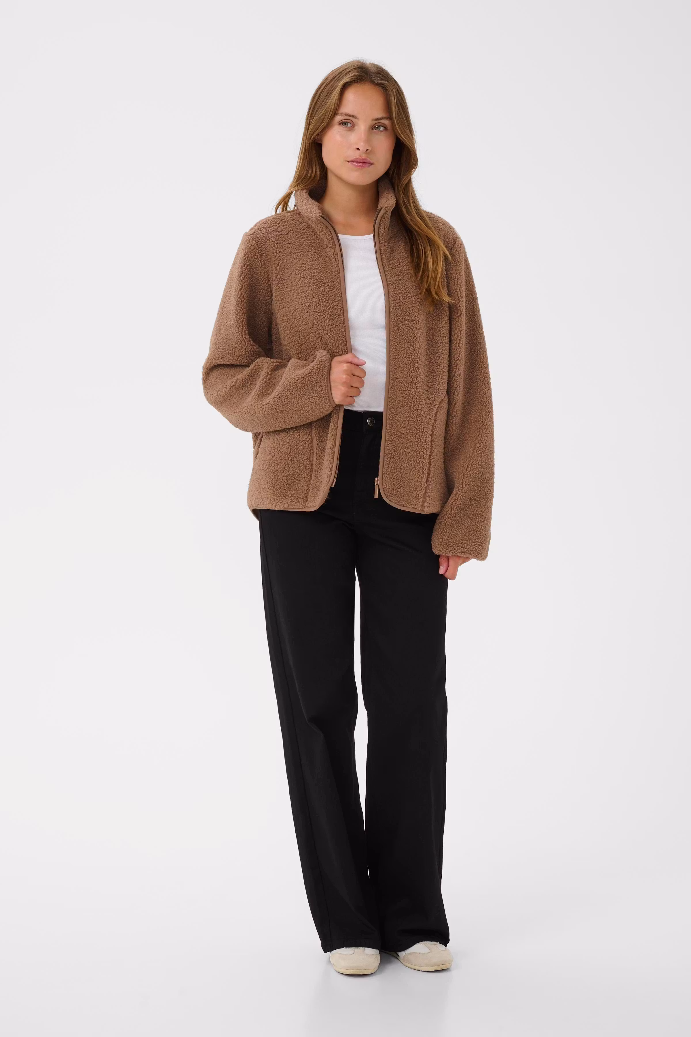 KAally Fleece LOOKBOOK FRONT 10511206-171319