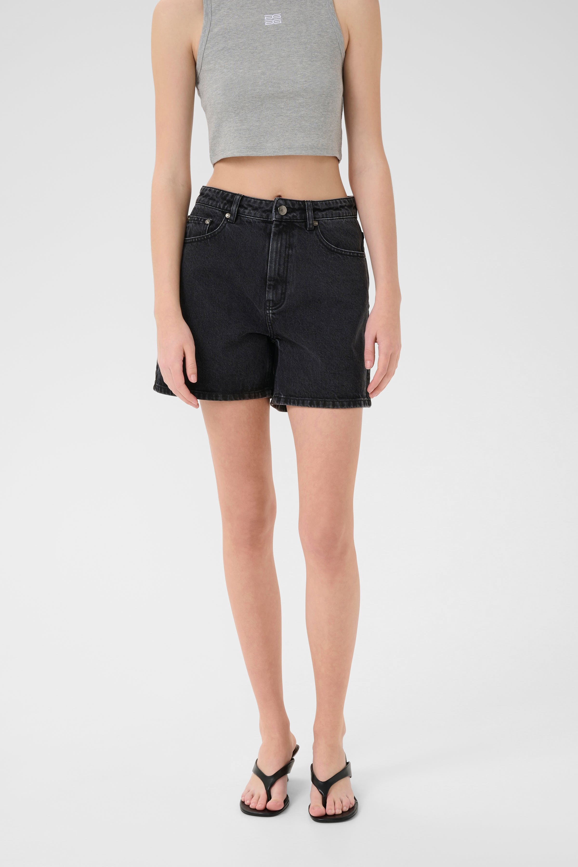 GZdena Shorts LOOKBOOK FRONT 10910525-100010