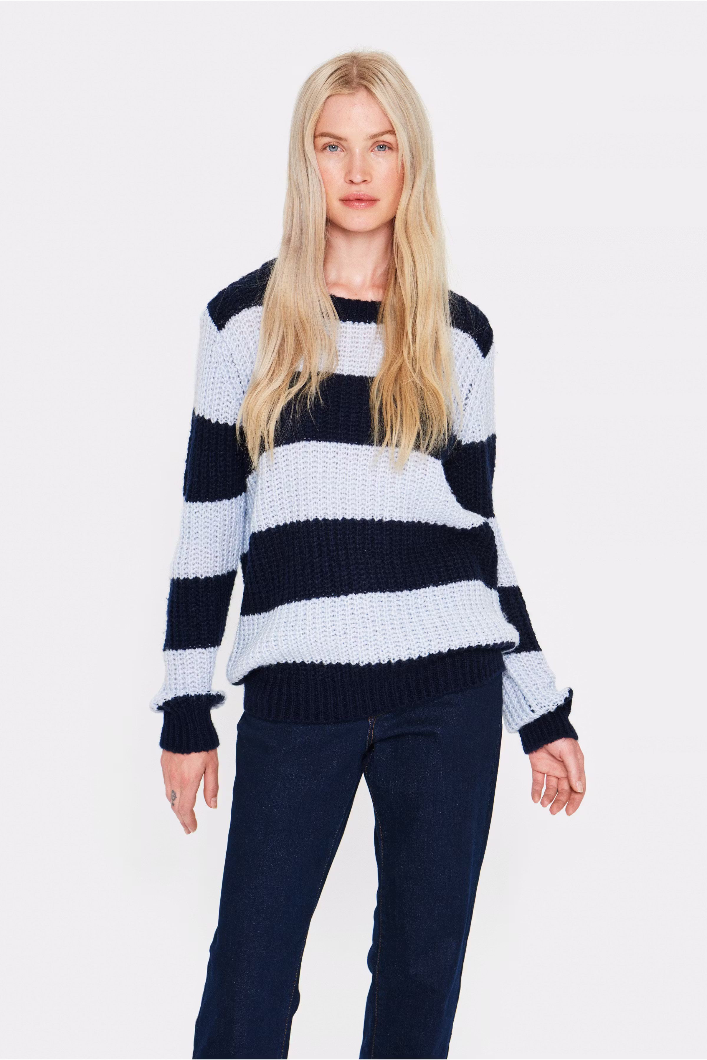 BrookeSZ Pullover Striped



 LOOKBOOK FRONT 30511428-193924